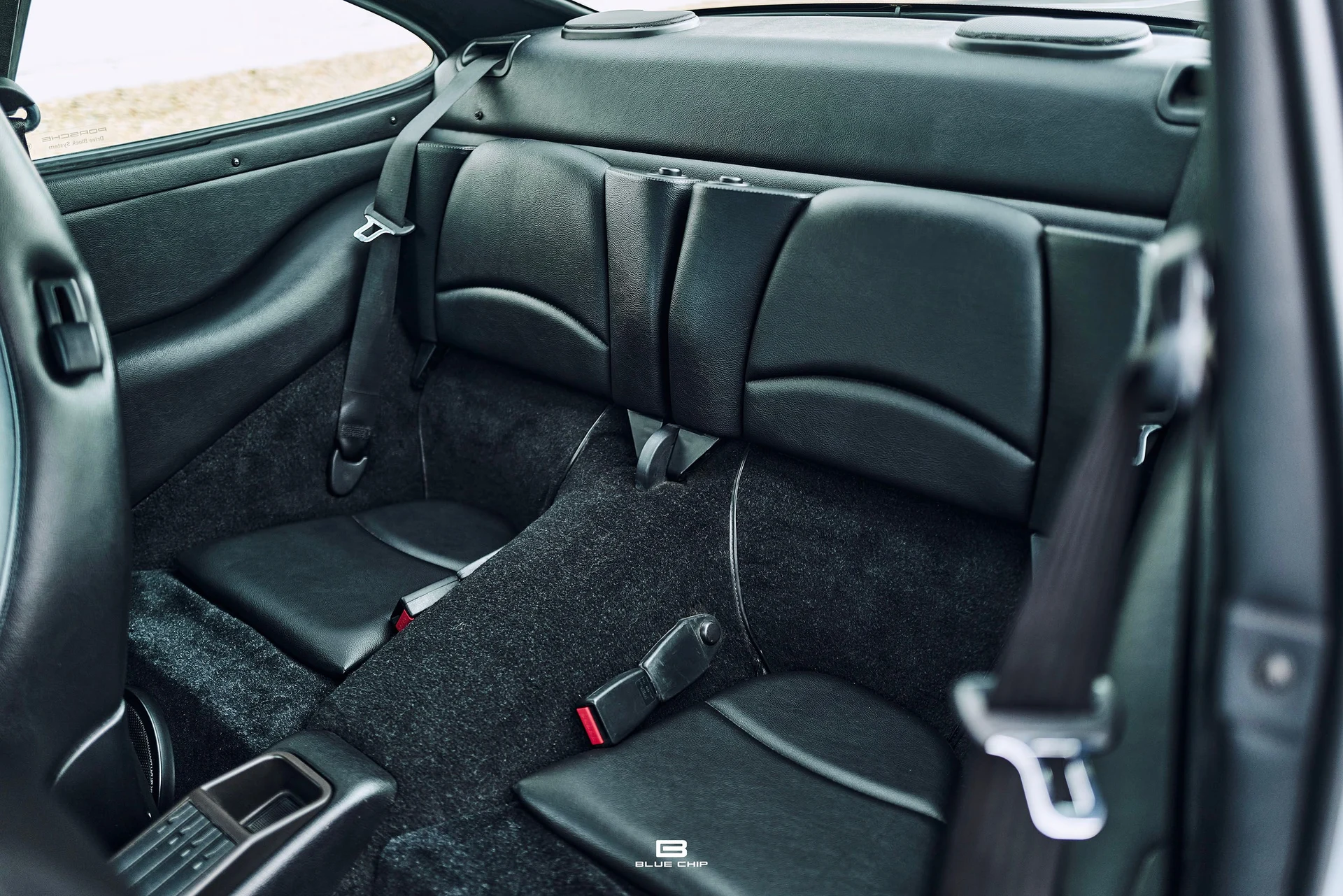 mph060_2440862828_69b48b4f0e3f3d65bd869d8b_L1190585_16147ae9c0