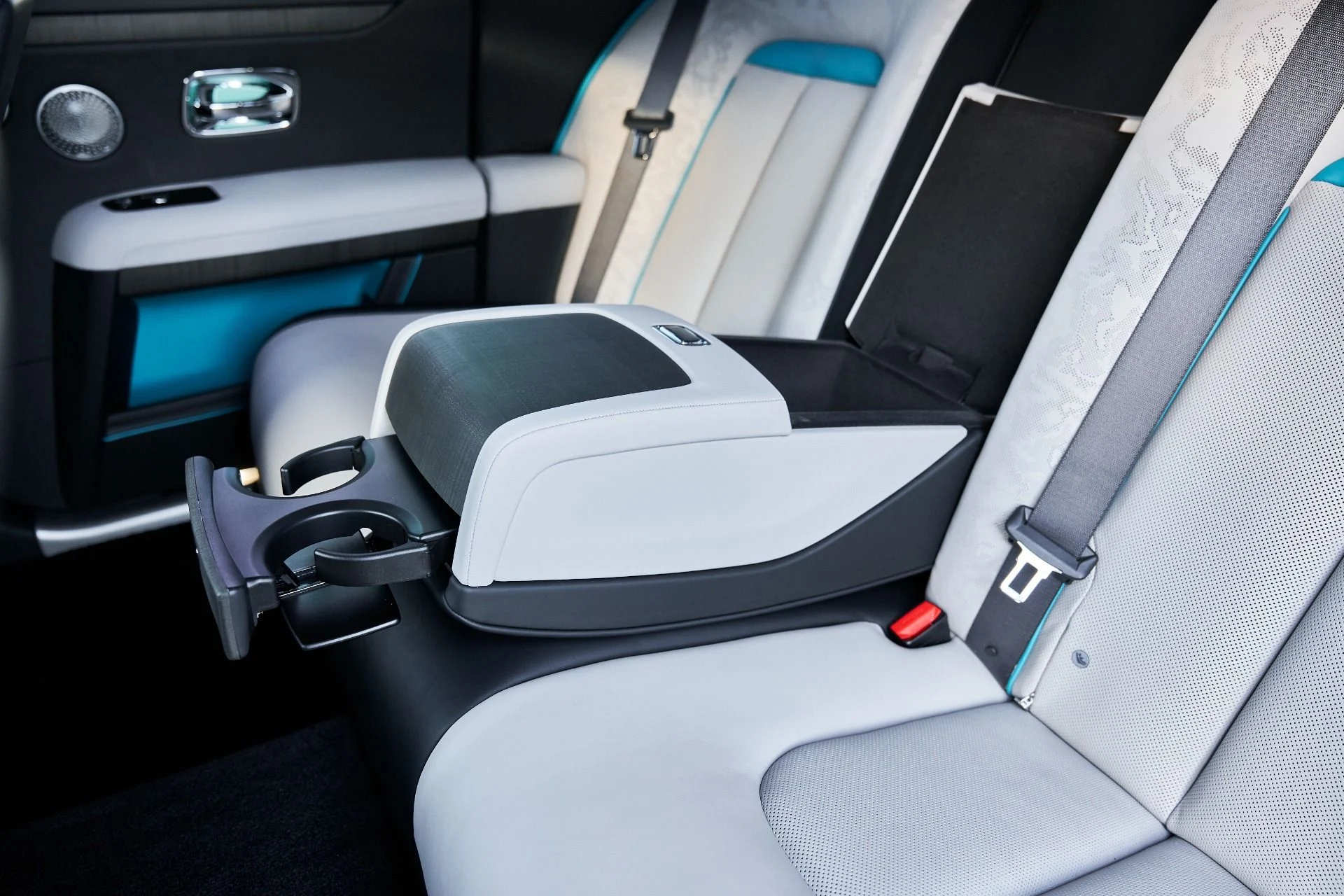 mph060_2450367670_Used_2025_Rolls_Royce_Ghost_Base_1770087488_81985e34ce