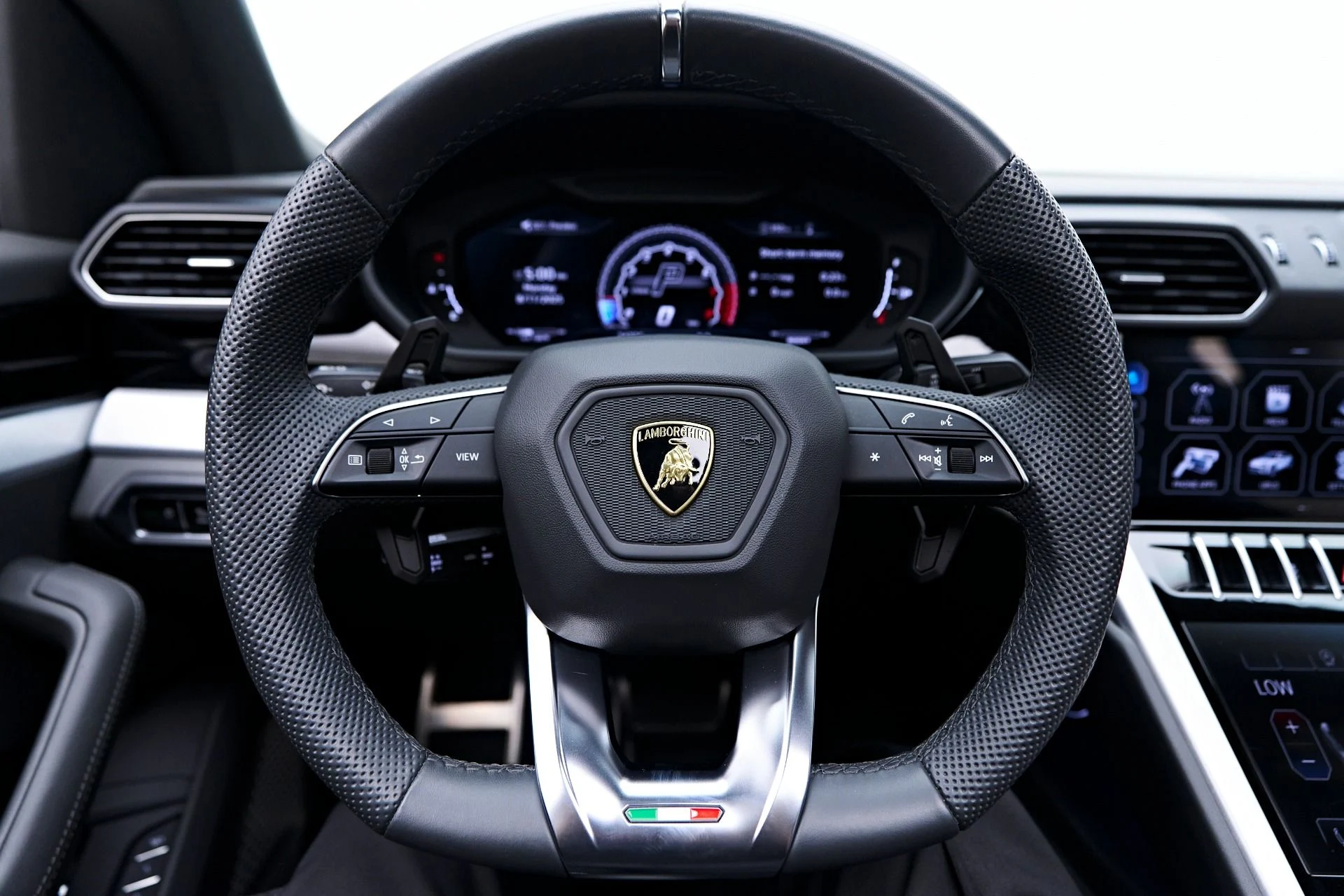 mph060_2524278936_Used_2020_Lamborghini_Urus_Base_1754965756_dd97819969
