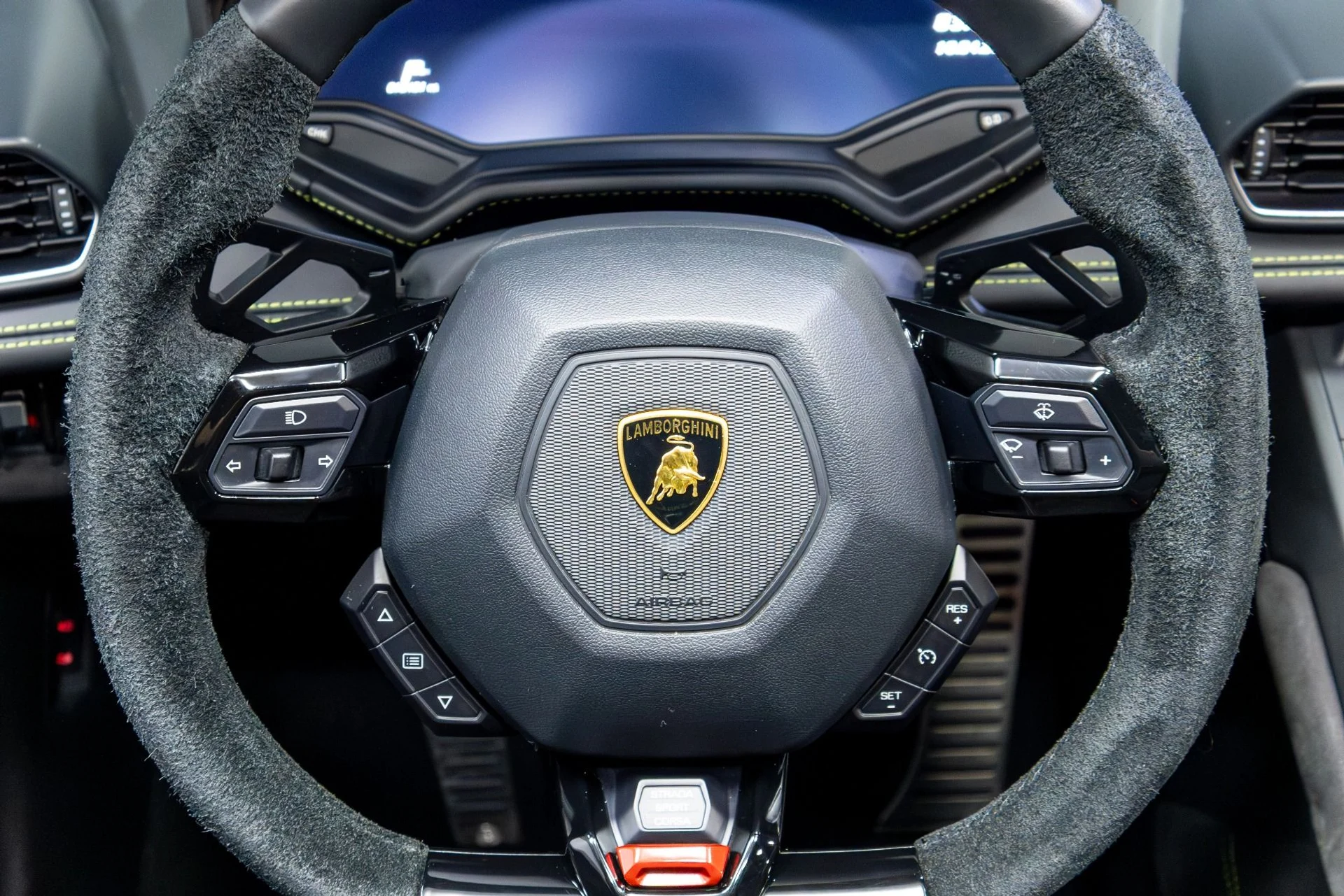 mph060_2532399787_Used_2017_Lamborghini_Huracan_1775865662_df2d539cd1