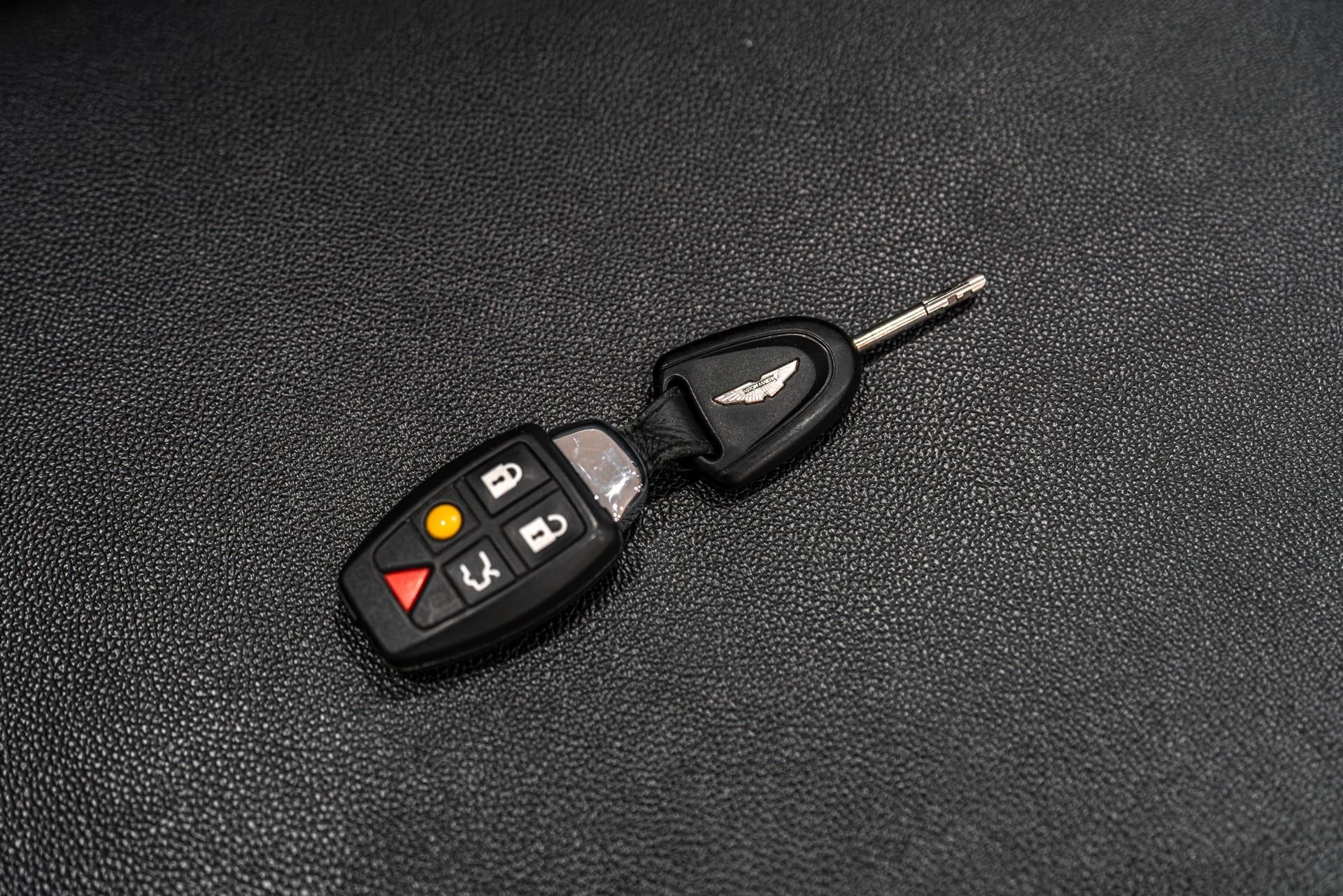 mph060_2537013668_13205_p61_l_c8b3764596