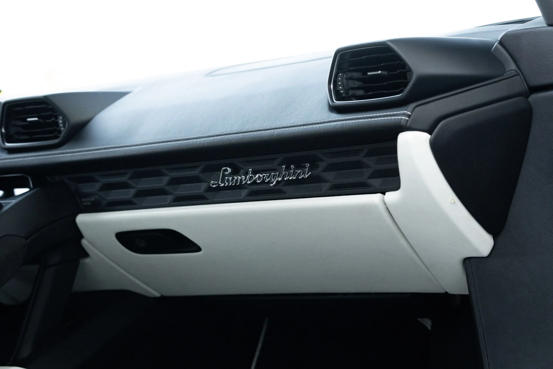 mph060_2579426587_Used_2016_Lamborghini_Huracan_LP_610_4_1771995635_5d978e285a