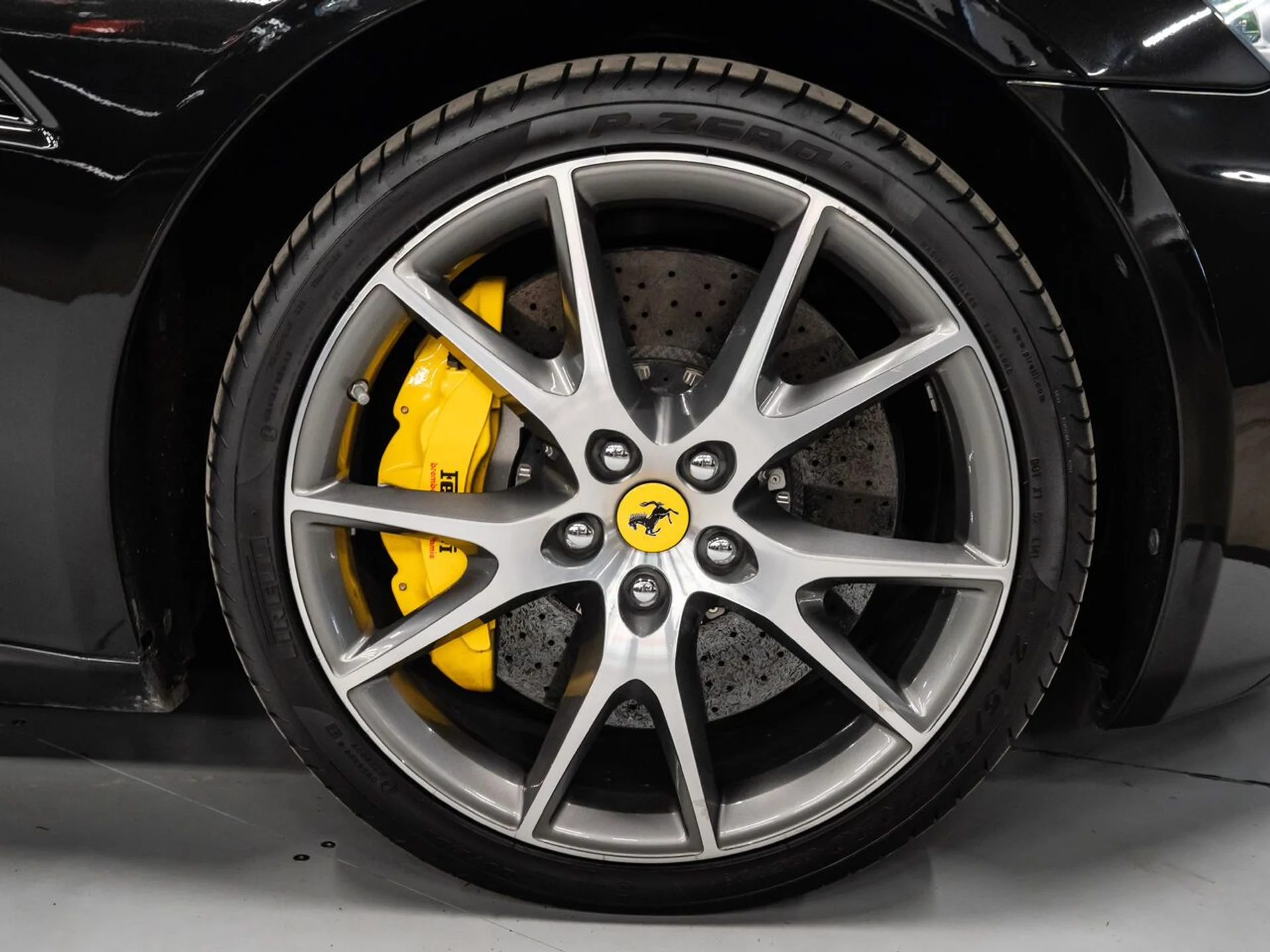 mph060_2628067393_ferrari_california_2011_c9c6f33d06