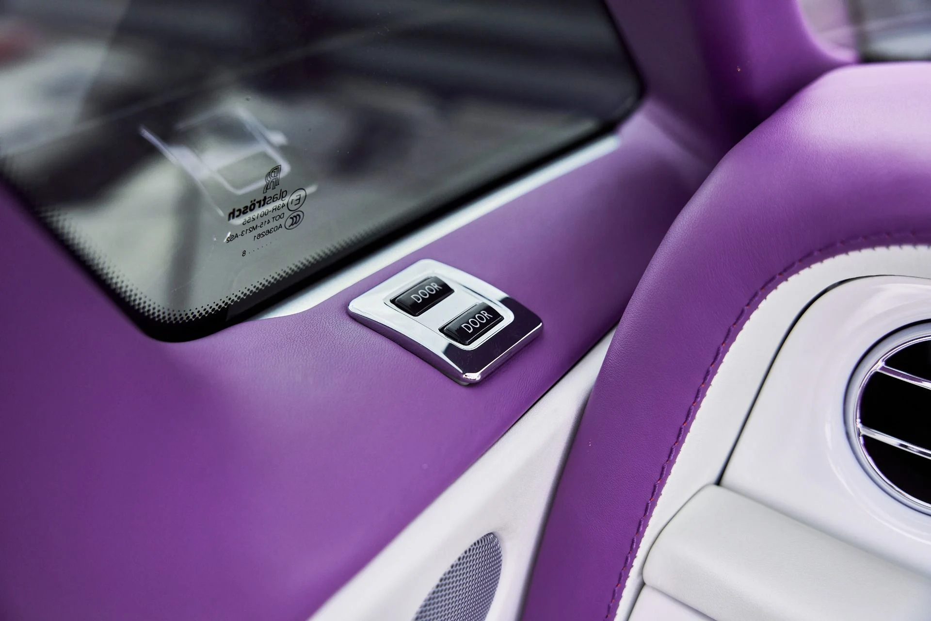 mph060_2692597265_Used_2008_Rolls_Royce_Phantom_Drophead_Coupe_Base_1769136083_0a27f980ad