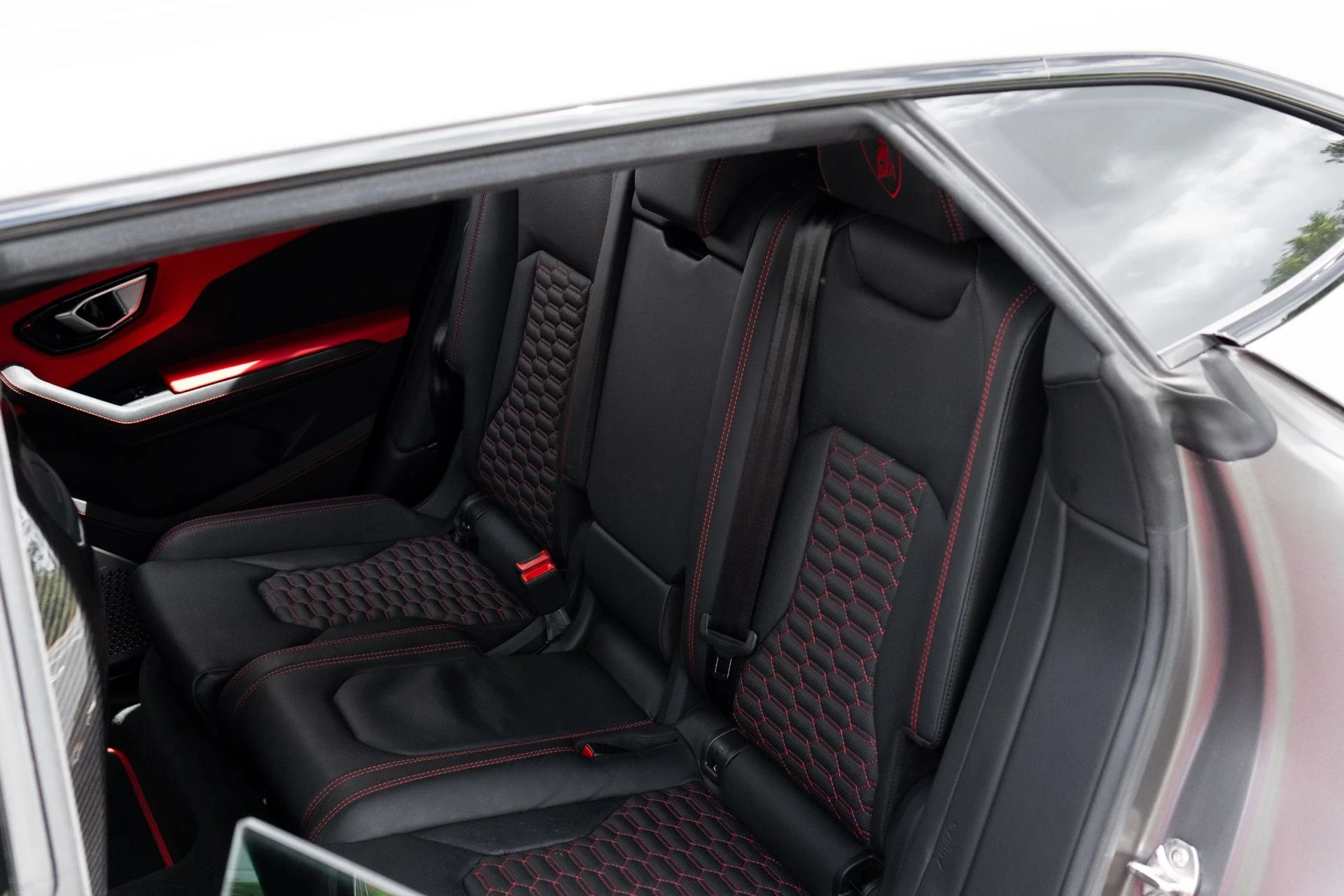 mph060_2706236154_Used_2022_Lamborghini_Urus_1773951332_c2e708d93a