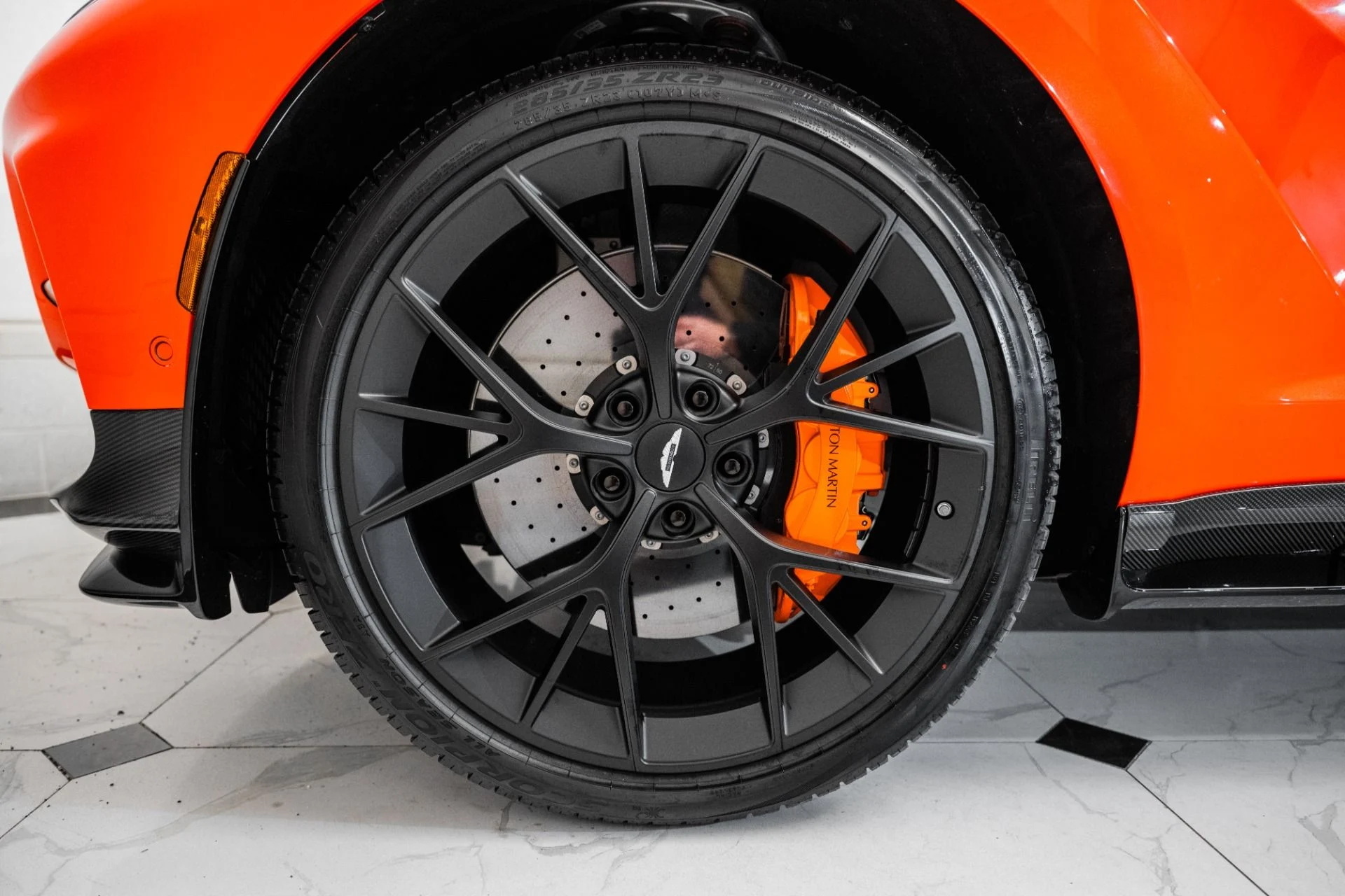 mph060_2731497235_Used_2025_Aston_Martin_DBX_707_1748959342_fbd84a9298