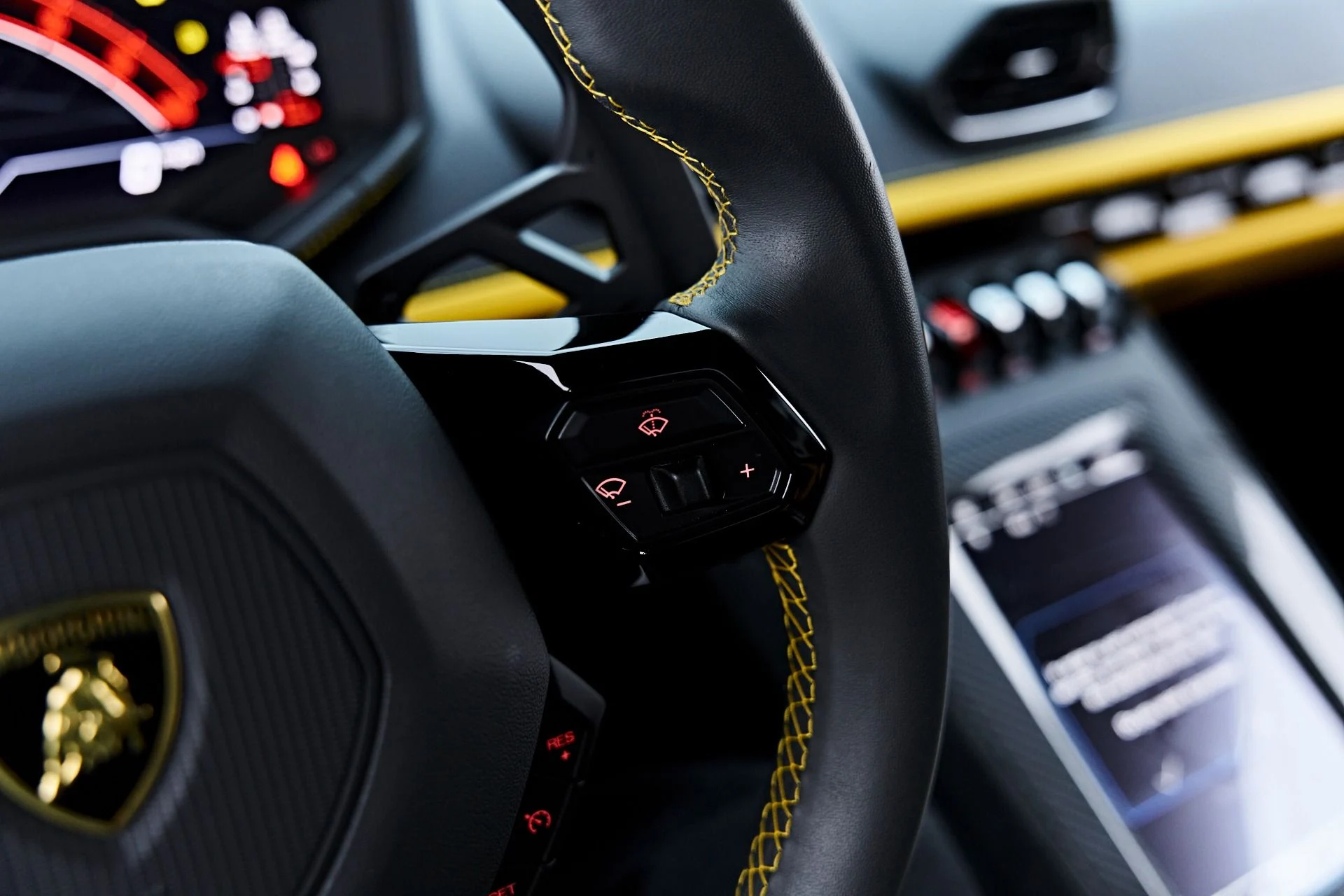 mph060_2767631140_Used_2024_Lamborghini_Huracan_Tecnica_Base_1788455473_923132274f