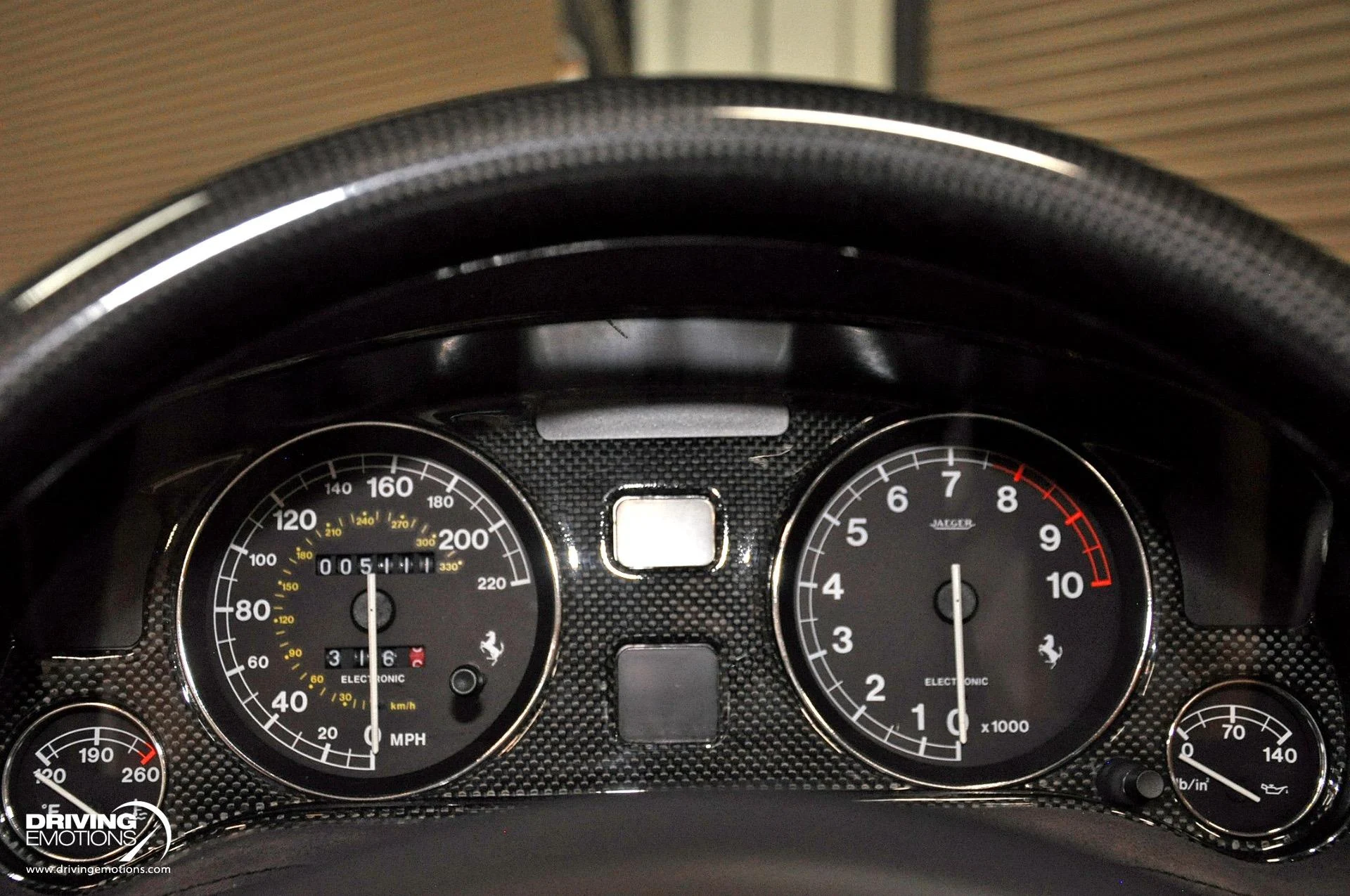 mph060_2774469786_437_p61_l_553807356d