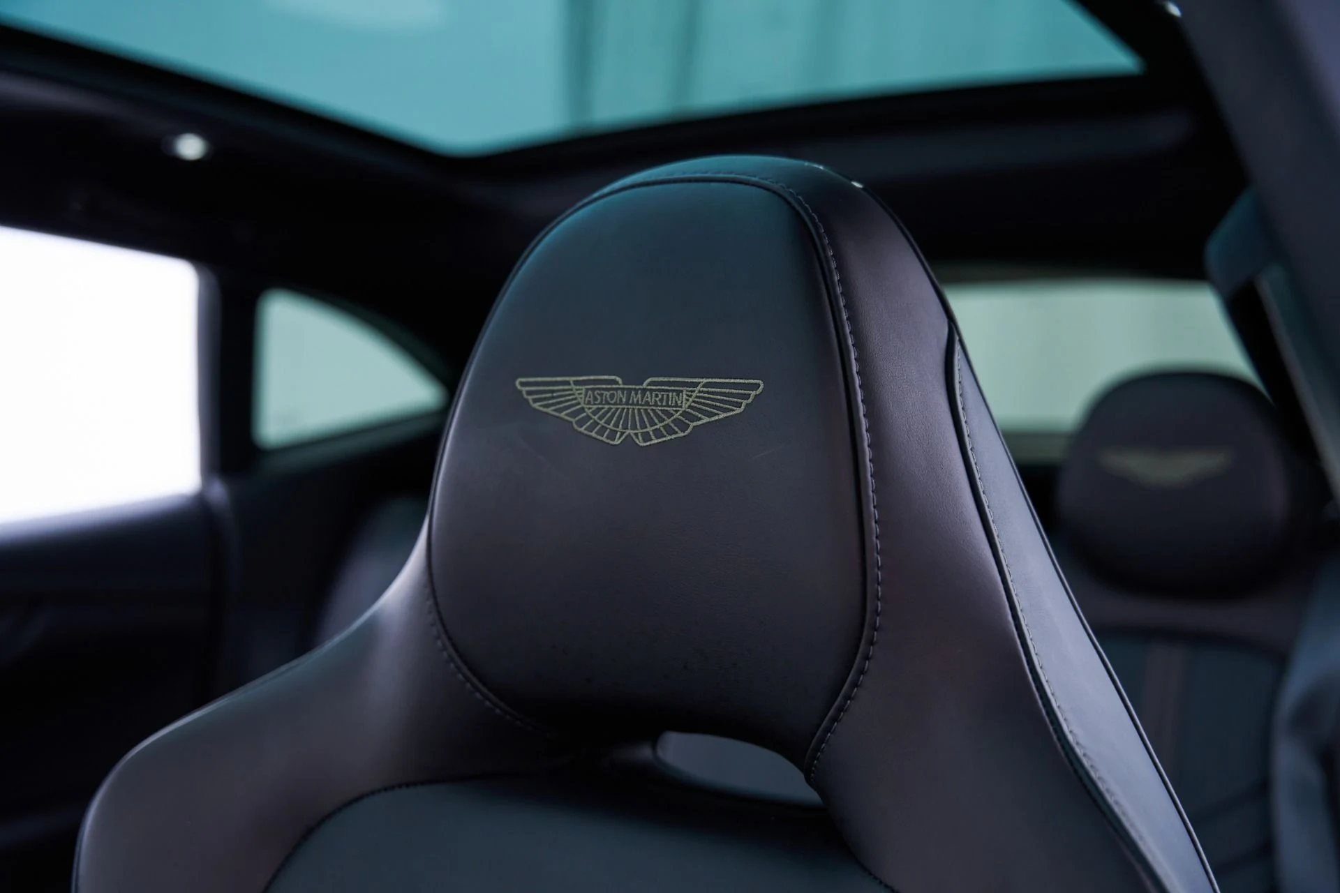 mph060_277674849_Used_2024_Aston_Martin_DBX_707_1793218303_ffd19c2474