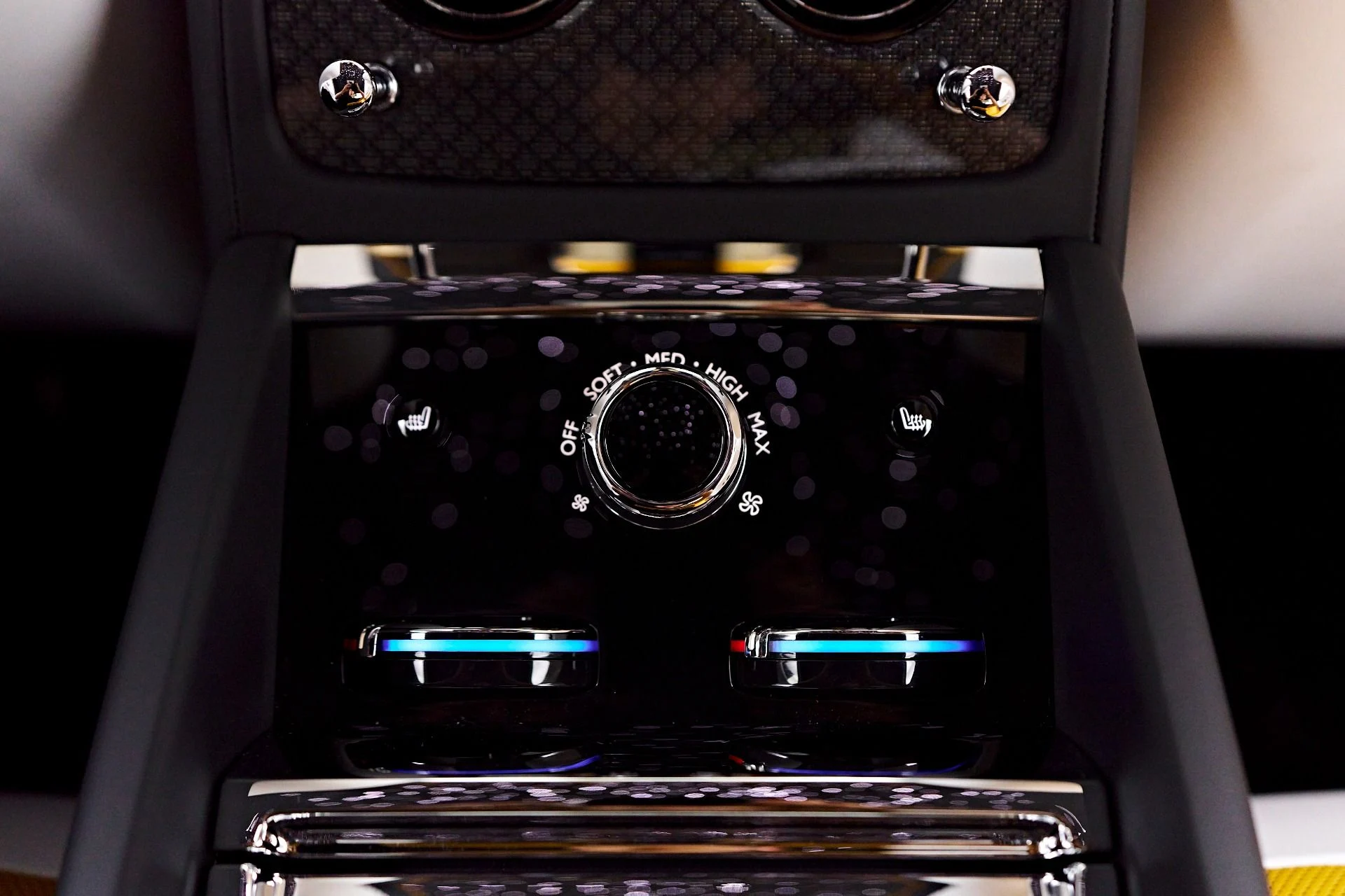 mph060_2788363719_Used_2025_Rolls_Royce_Spectre_Base_1753213338_8a8d2cfa08