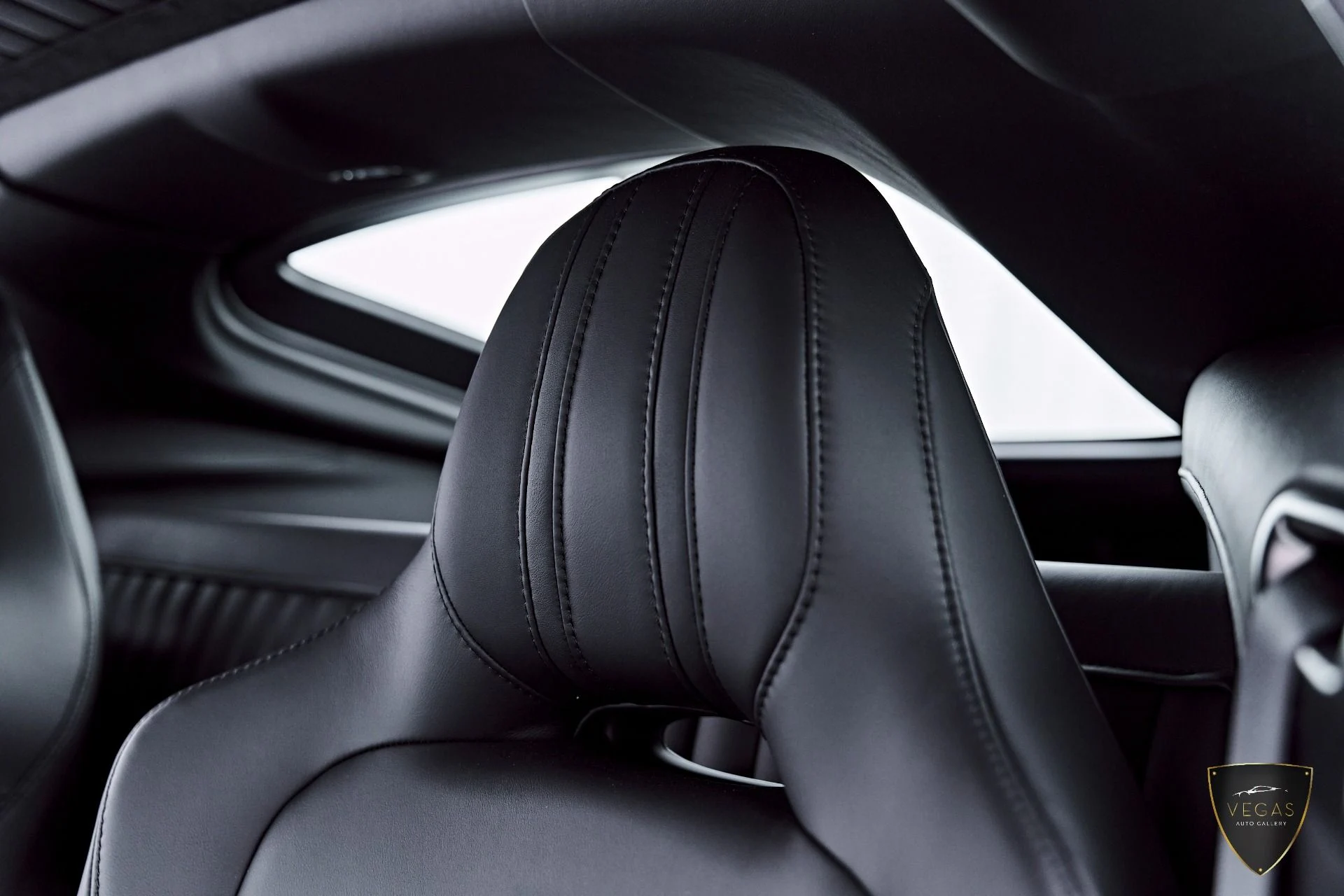 mph060_2898191891_Used_2021_Aston_Martin_Vantage_Base_1785210169_a4506a962c