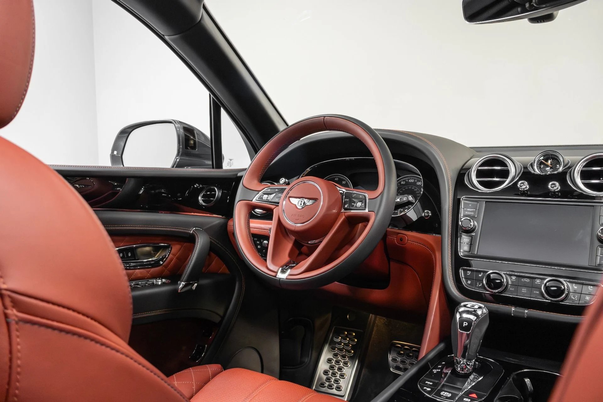 mph060_2911622572_Used_2017_Bentley_Bentayga_W12_1763489562_66578e7b46