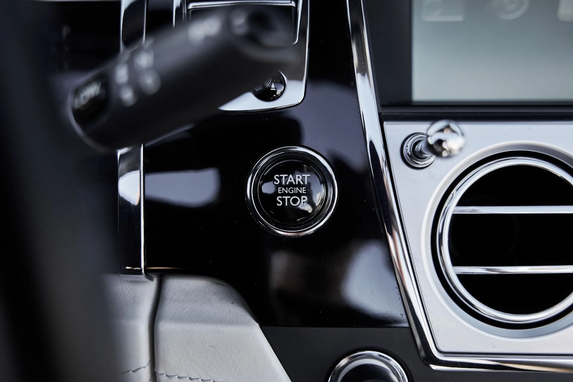 mph060_2912359372_Used_2016_Rolls_Royce_Dawn_Base_1770086776_aa81248e3e