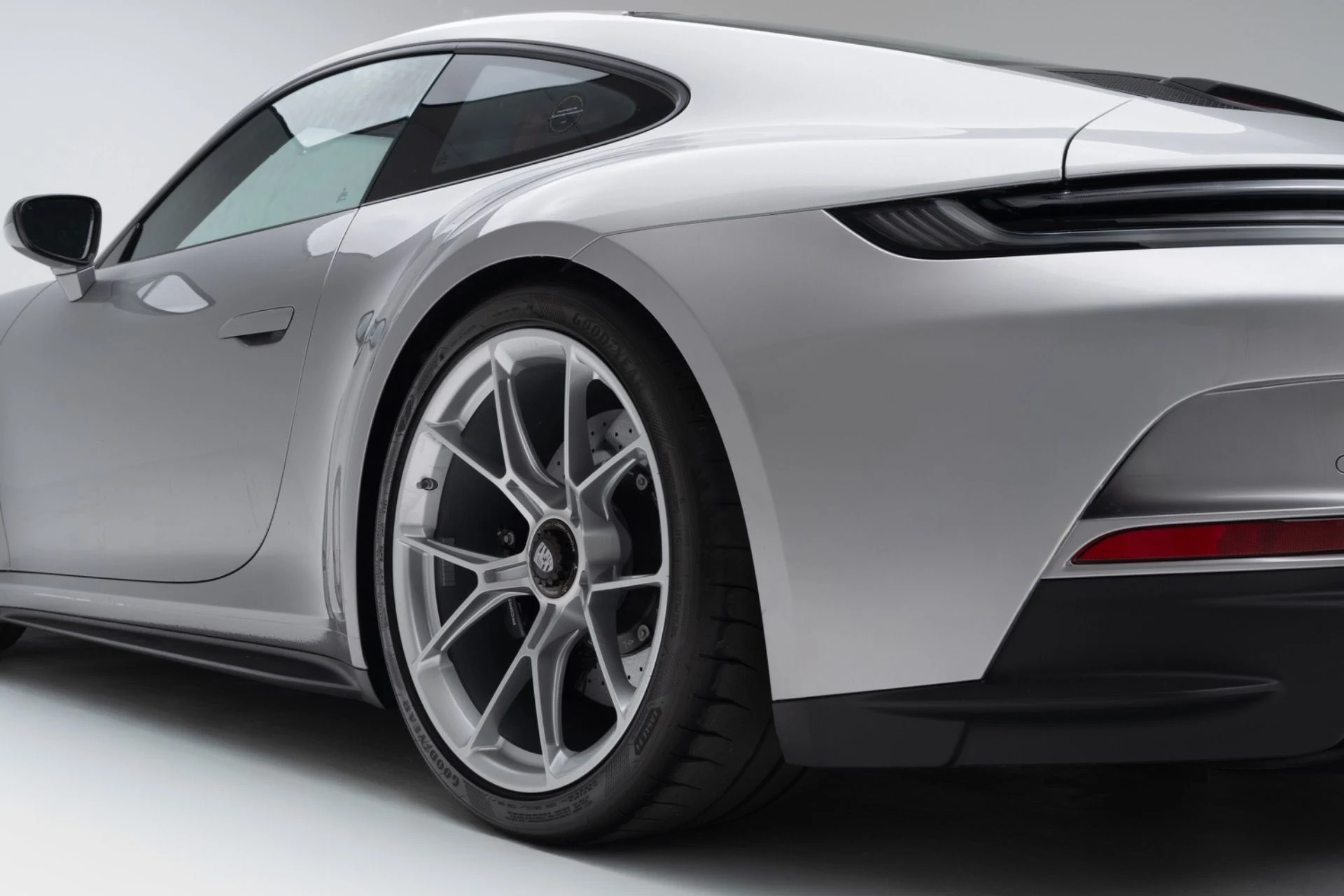 mph060_292878983_Used_2024_Porsche_911_GT_3_Touring_1776272114_54be9ae725