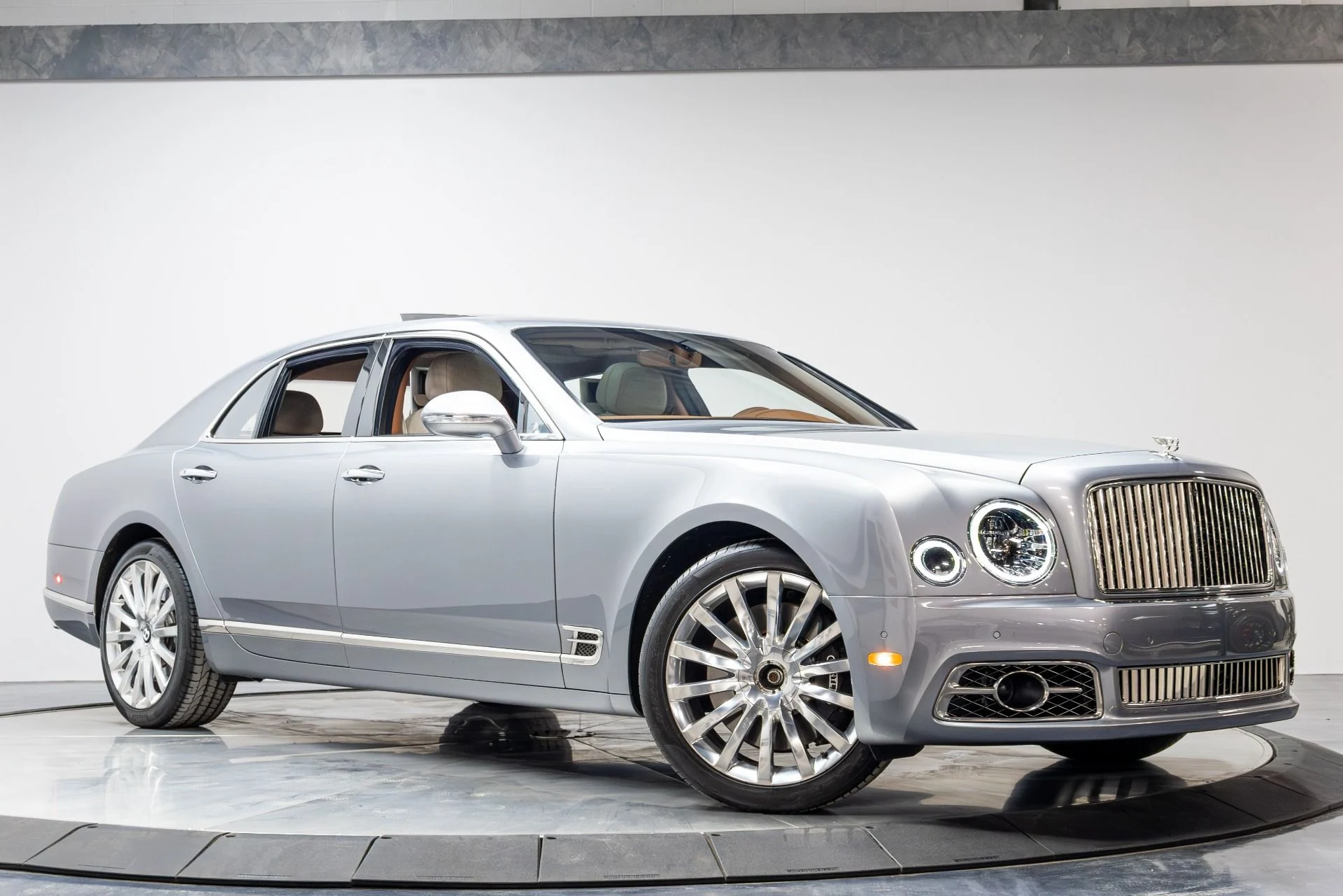 mph060_2931946087_Used_2017_Bentley_Mulsanne_Speed_1775685979_9ca48b35b9