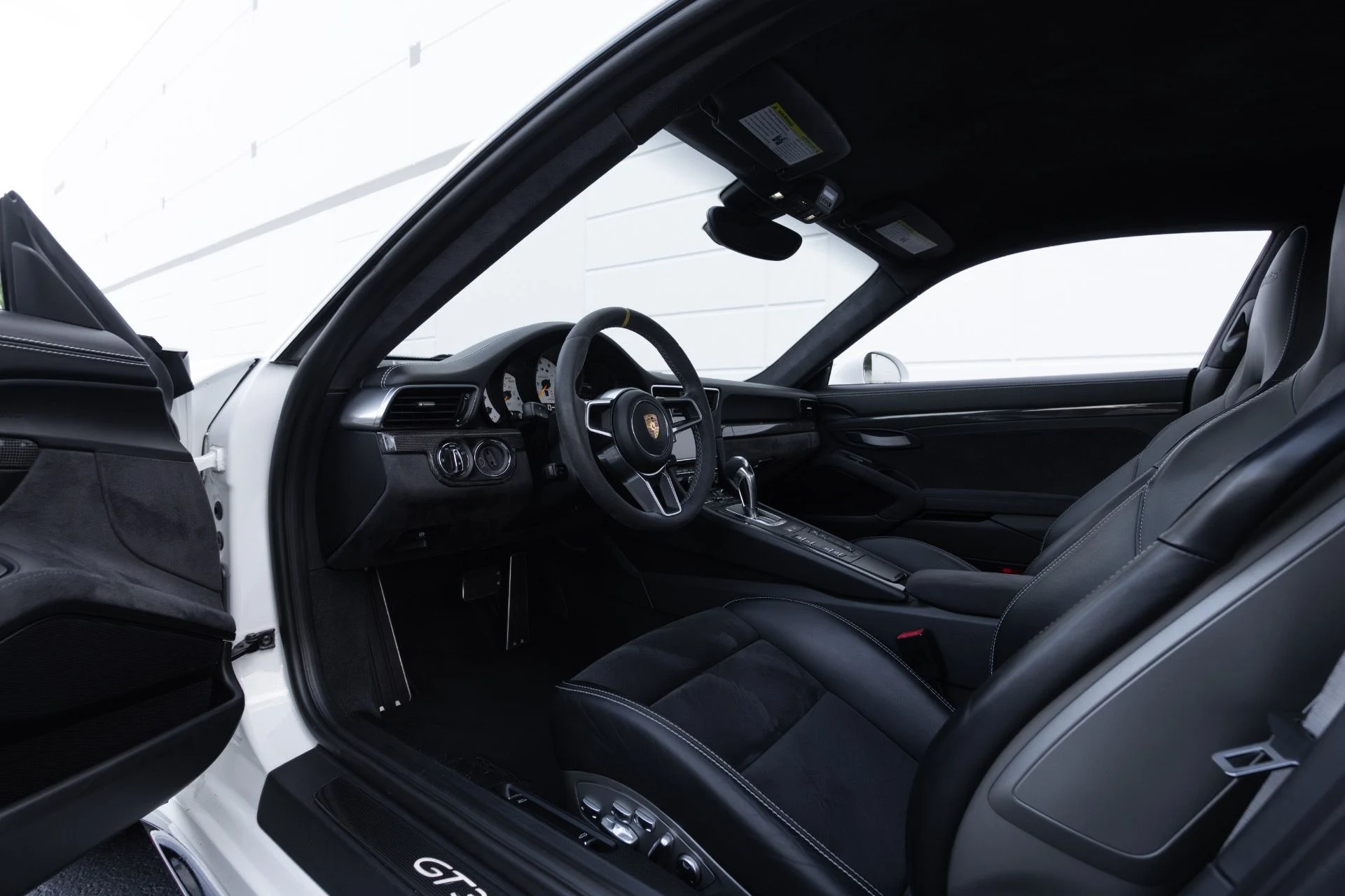 mph060_2935337117_Used_2016_Porsche_911_GT_3_RS_1761756649_b7b0d013e1