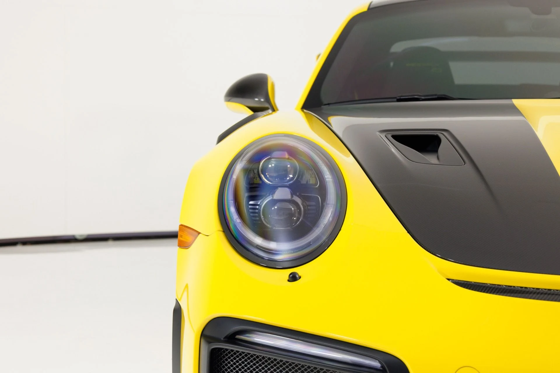 mph060_2972266827_Used_2018_Porsche_911_GT_2_RS_1787778694_77c6c18605