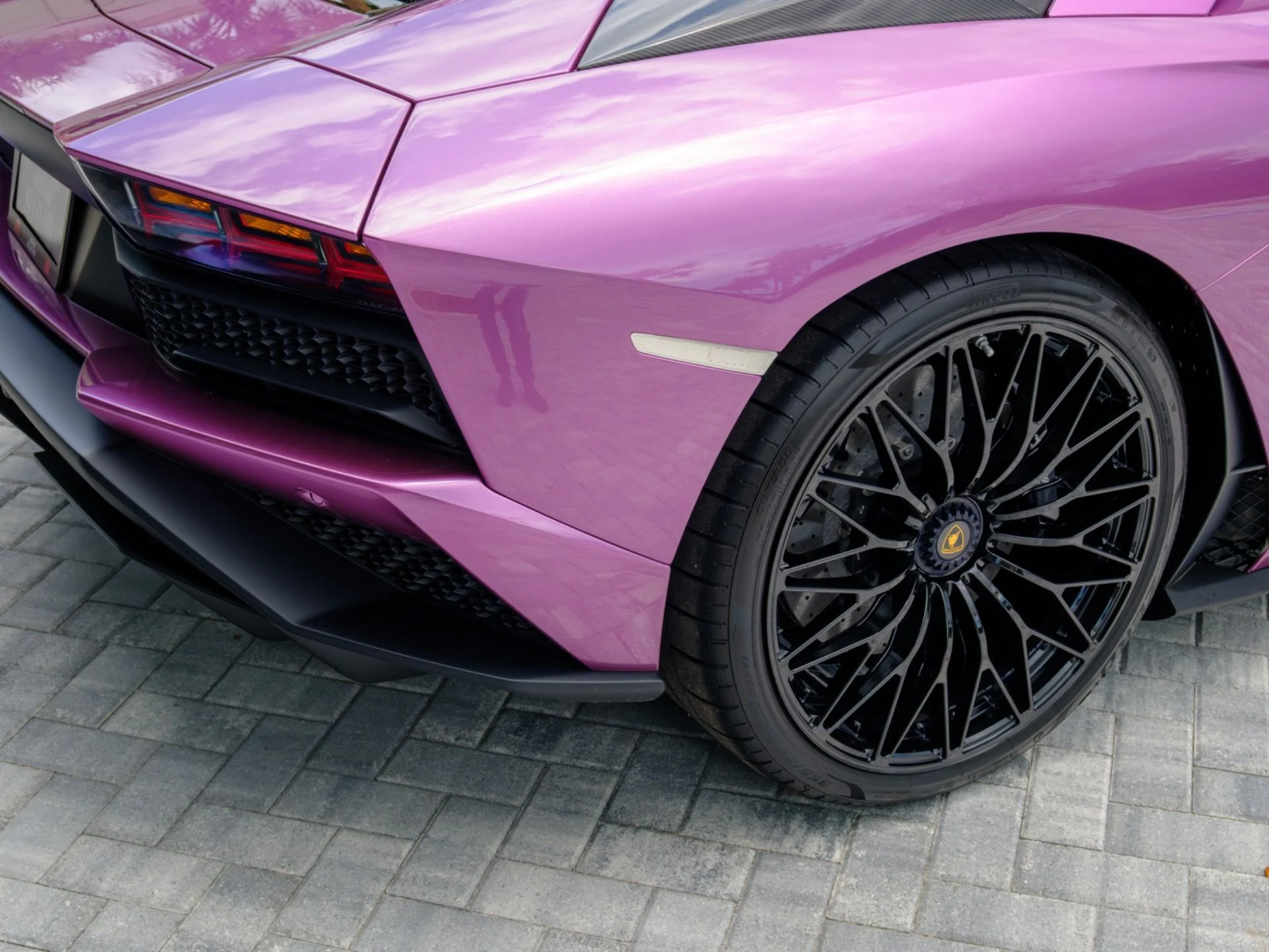 mph060_3024192814_Used_2018_Lamborghini_Aventador_S_1778520653_58e6154687