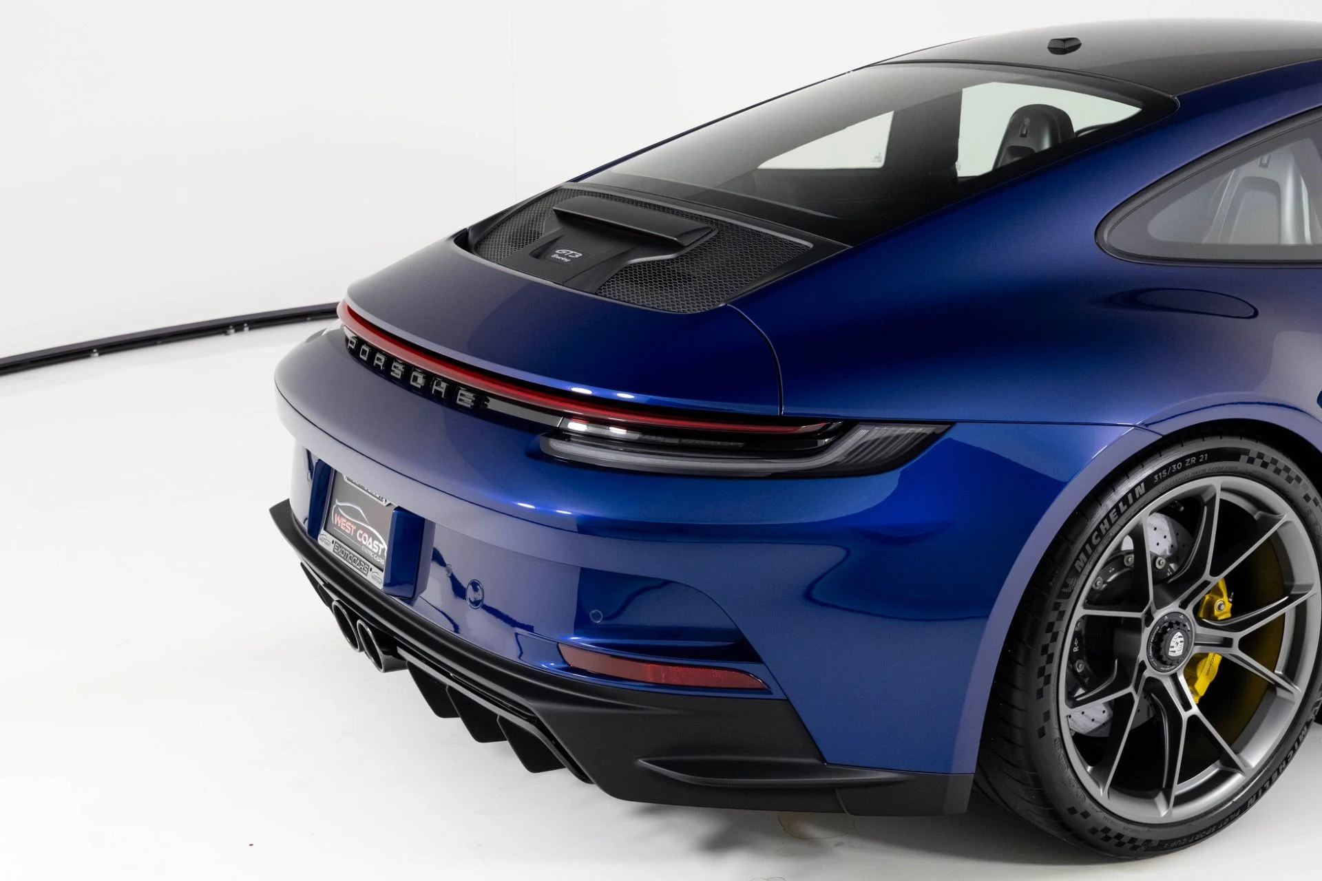 mph060_304658074_Used_2022_Porsche_911_GT_3_Touring_1764706411_c0973f9ccd