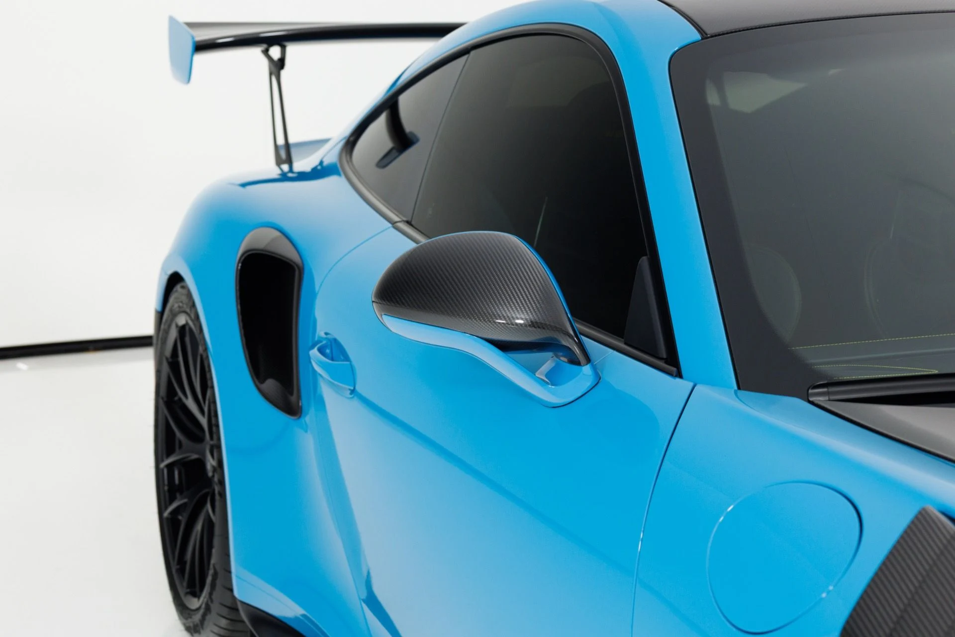 mph060_3050623590_Used_2018_Porsche_911_GT_2_RS_1783631648_12acc0e07d