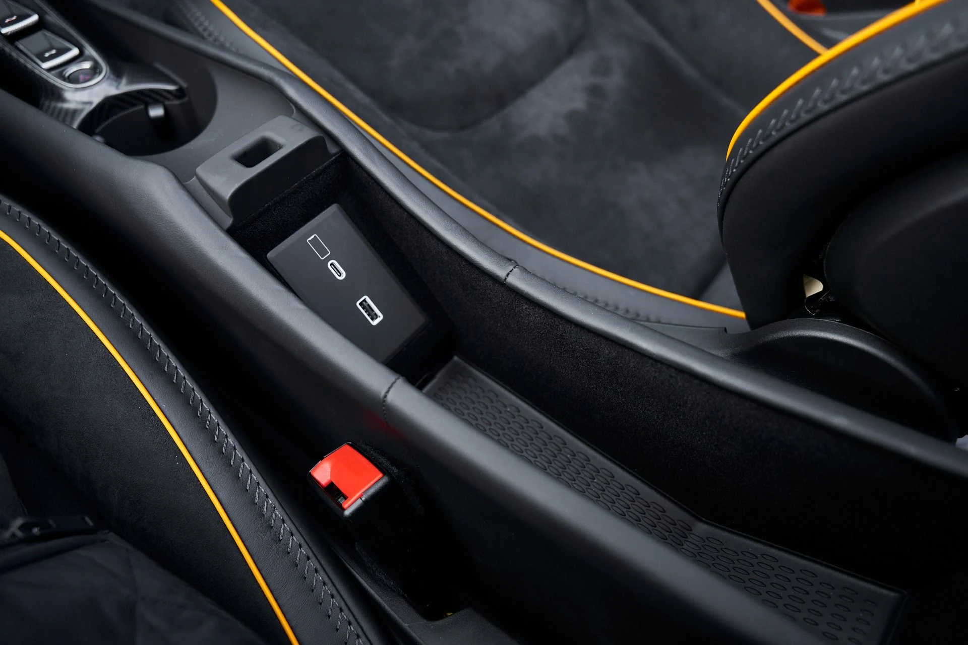 mph060_3075348750_Used_2025_Mc_Laren_Artura_1769221565_ca25c653e7