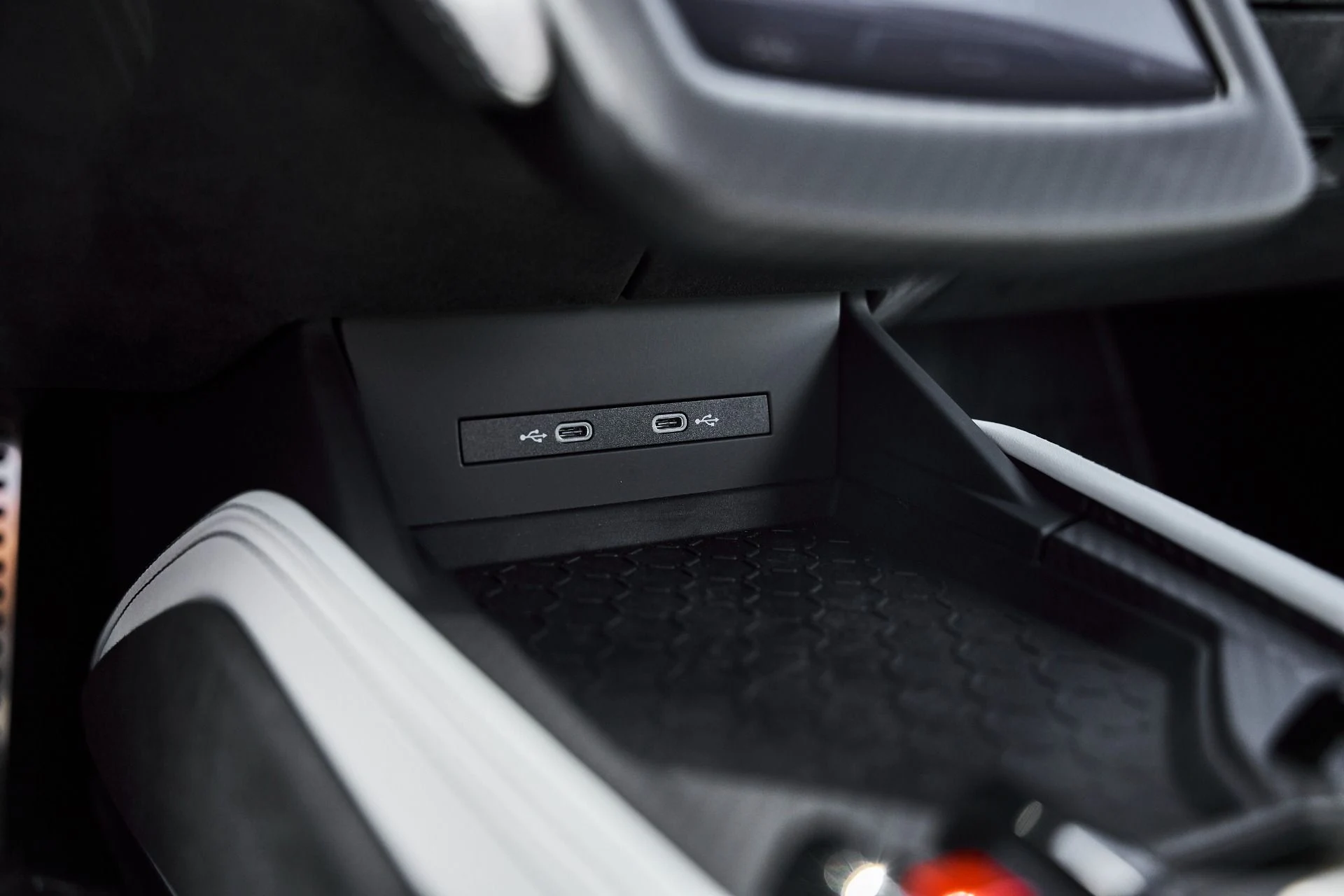 mph060_3083041987_Used_2026_Lamborghini_Revuelto_Base_1777078448_516a633309