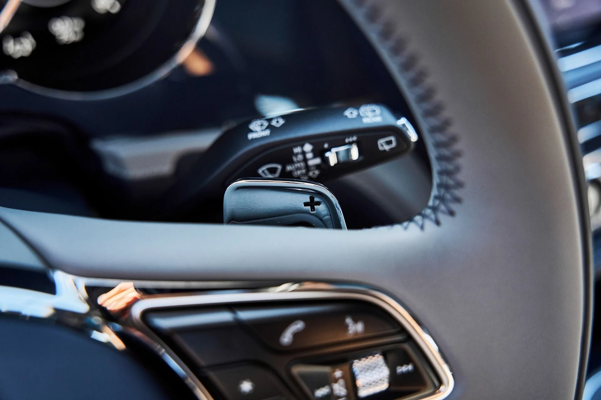 mph060_3102139877_Used_2025_Bentley_Bentayga_EWB_1780709463_a83050f2b7
