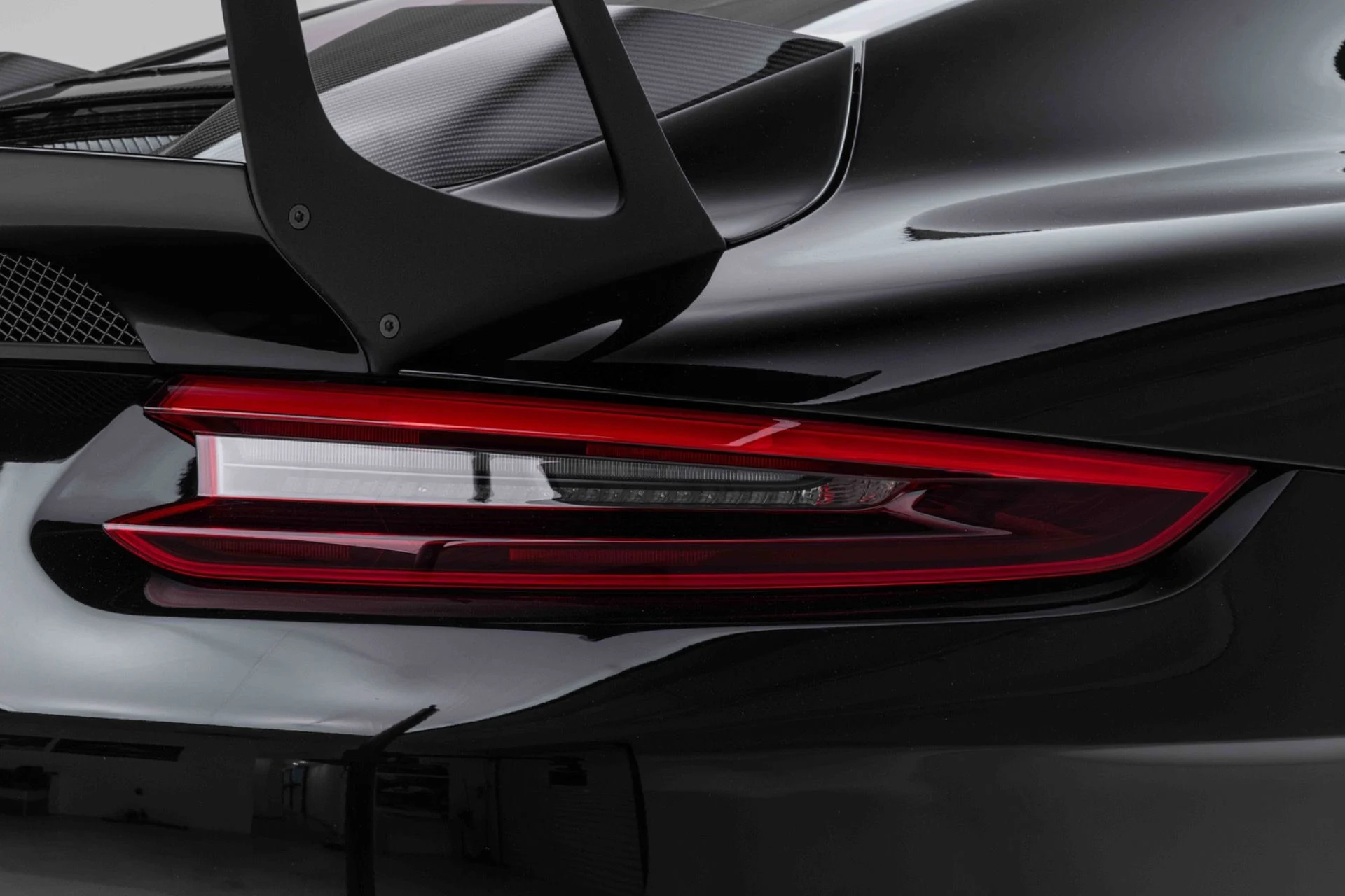 mph060_3159649563_Used_2018_Porsche_911_GT_2_RS_1774025672_ad0681b6a4