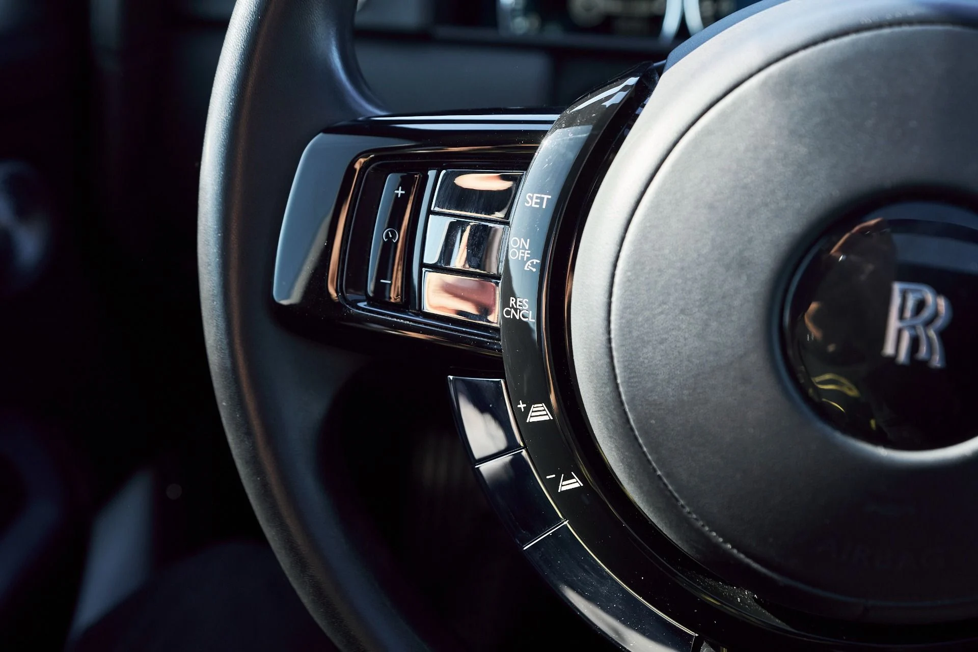 mph060_3216680275_Used_2019_Rolls_Royce_Cullinan_Base_1764382752_c02b116b58