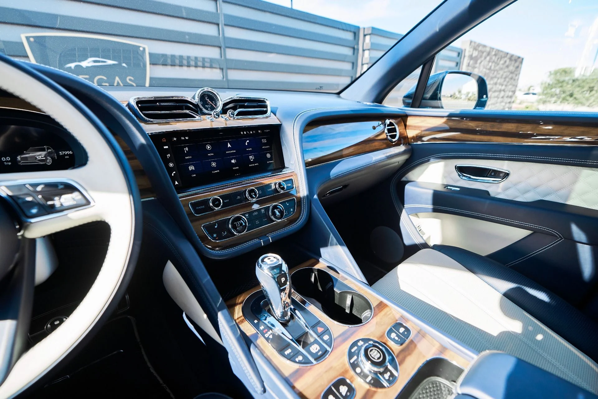 mph060_3218430751_Used_2021_Bentley_Bentayga_V8_1764209077_7b60680973