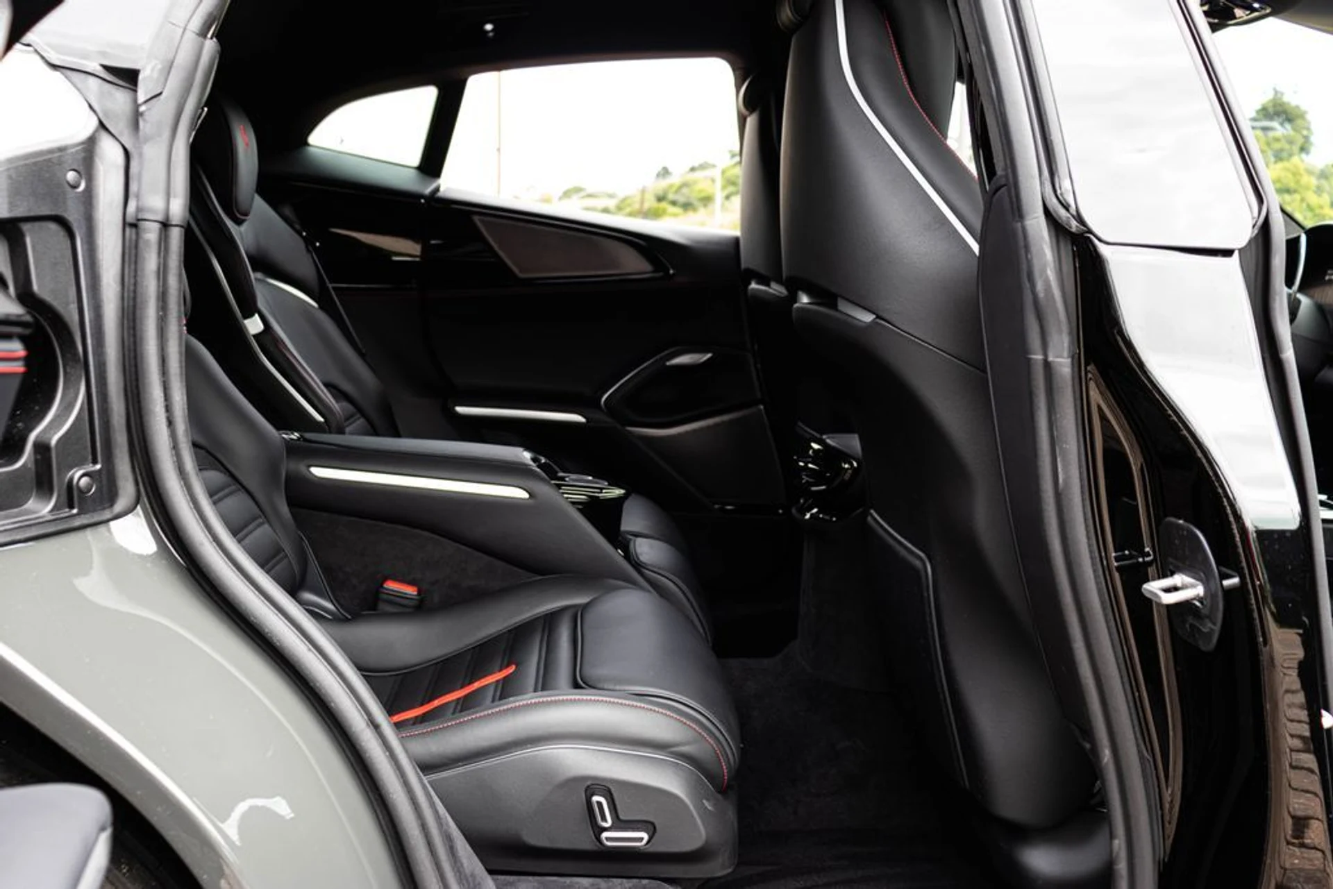 mph060_32318923_61e6f6544f43d7d168de22a6165e586ax_454331eeec