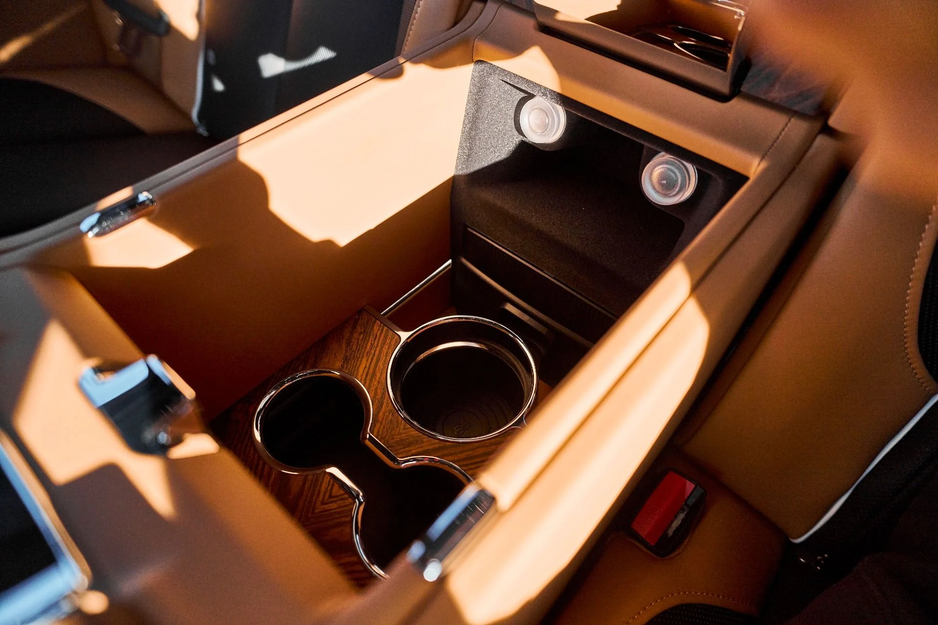 mph060_3236330239_Used_2025_Rolls_Royce_Cullinan_Base_1766020462_59b5804d58