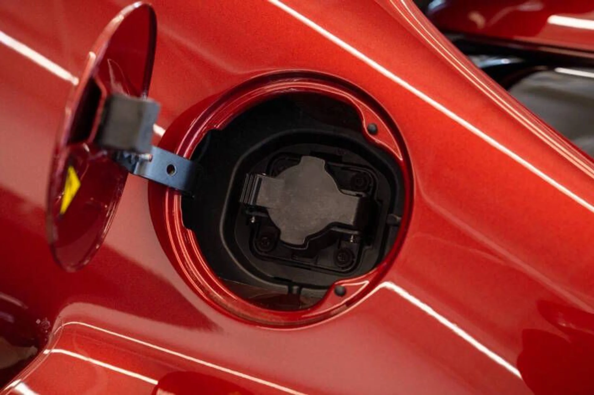 mph060_3243555065_2025_ferrari_296_gtb_base_2dr_coupe_29014750b8