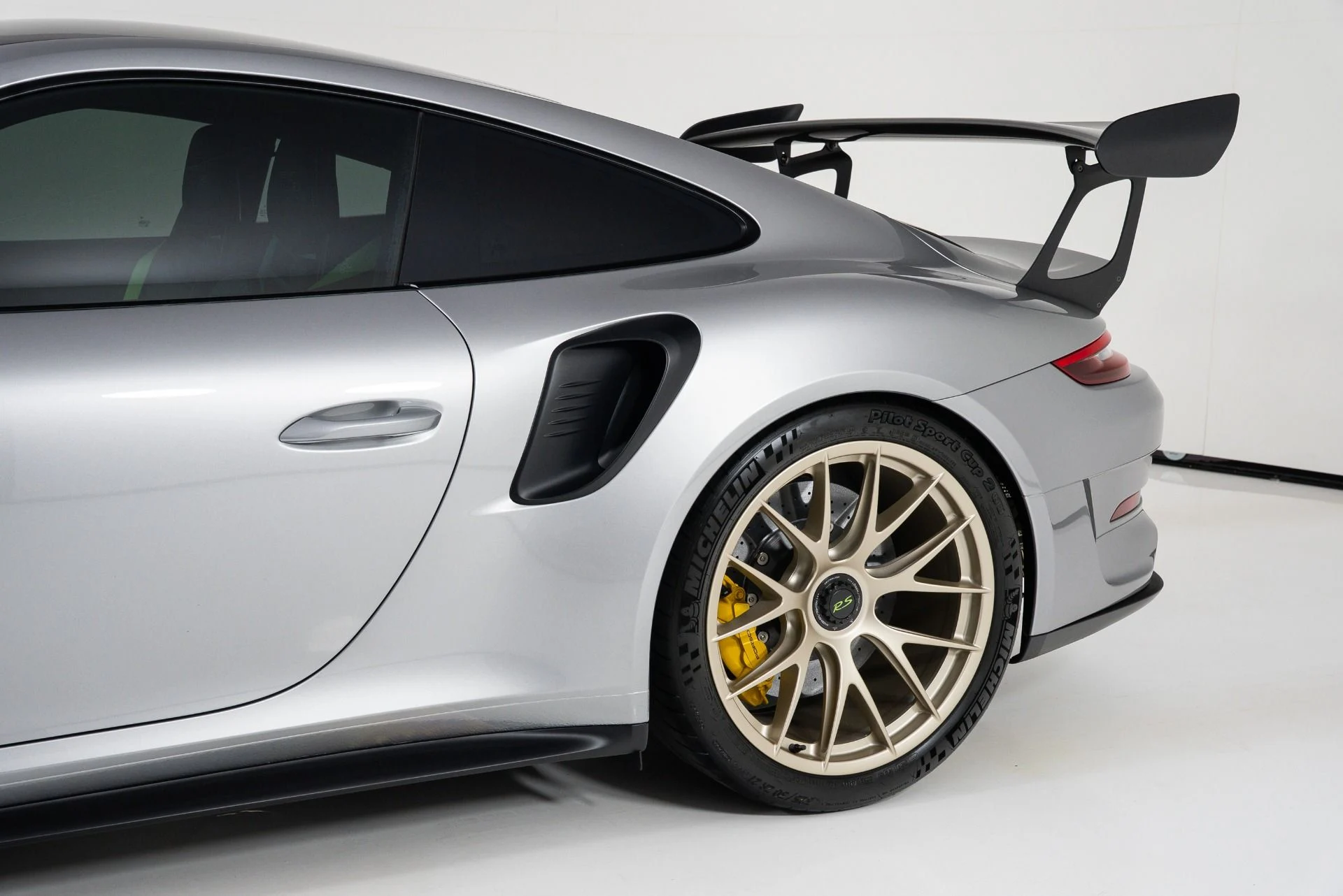mph060_3275860110_Used_2019_Porsche_911_GT_3_RS_1786044015_7c95900517