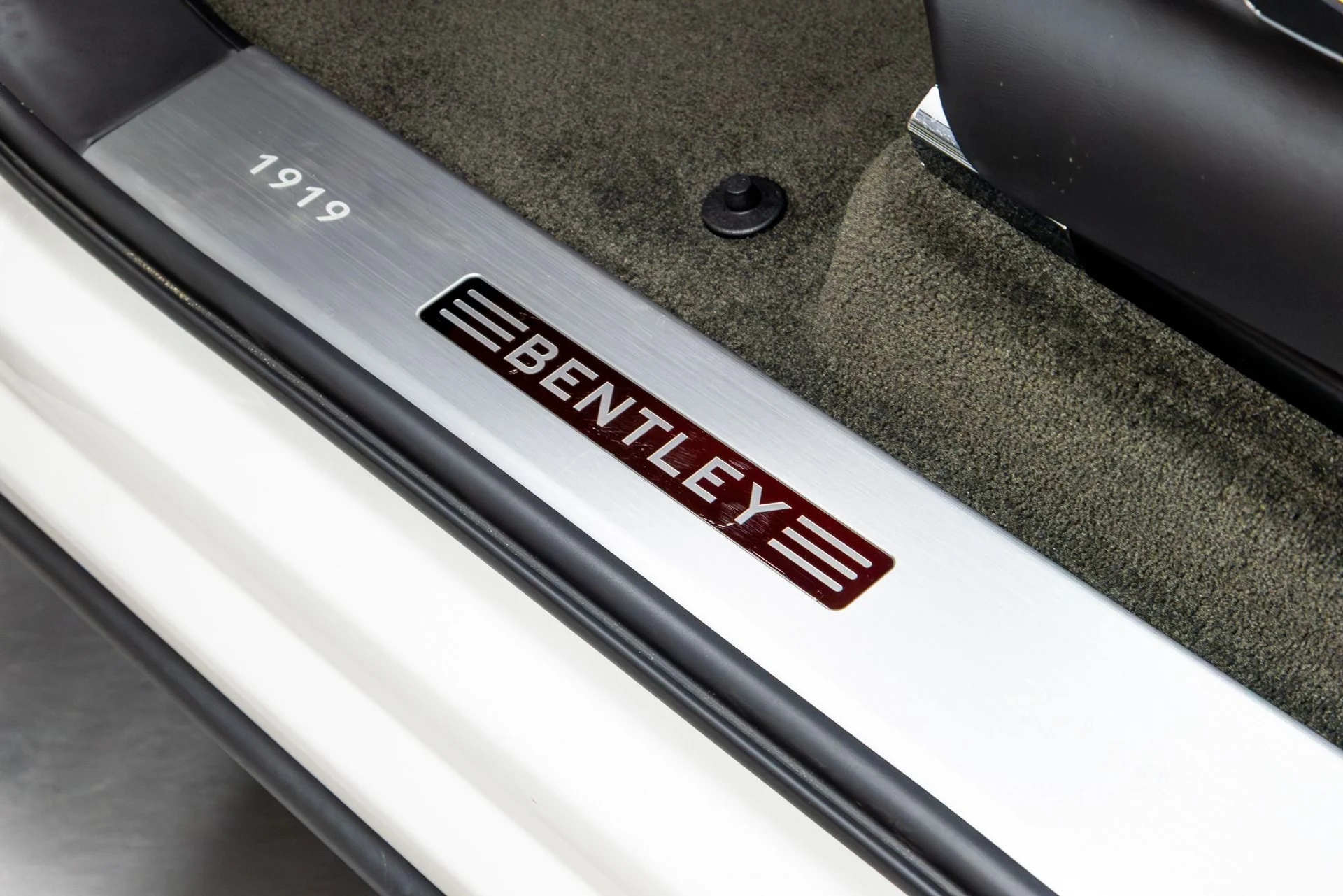 mph060_3291723929_Used_2020_Bentley_Bentayga_V8_1774292202_5377794b22