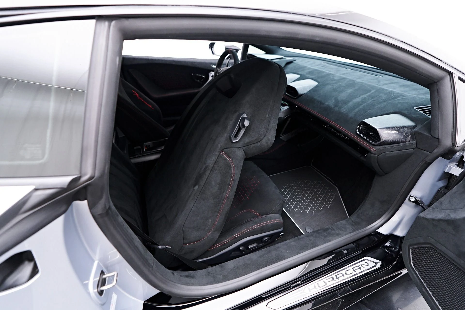 mph060_3315655930_Used_2018_Lamborghini_Huracan_Performante_1761069211_c7d1589db4