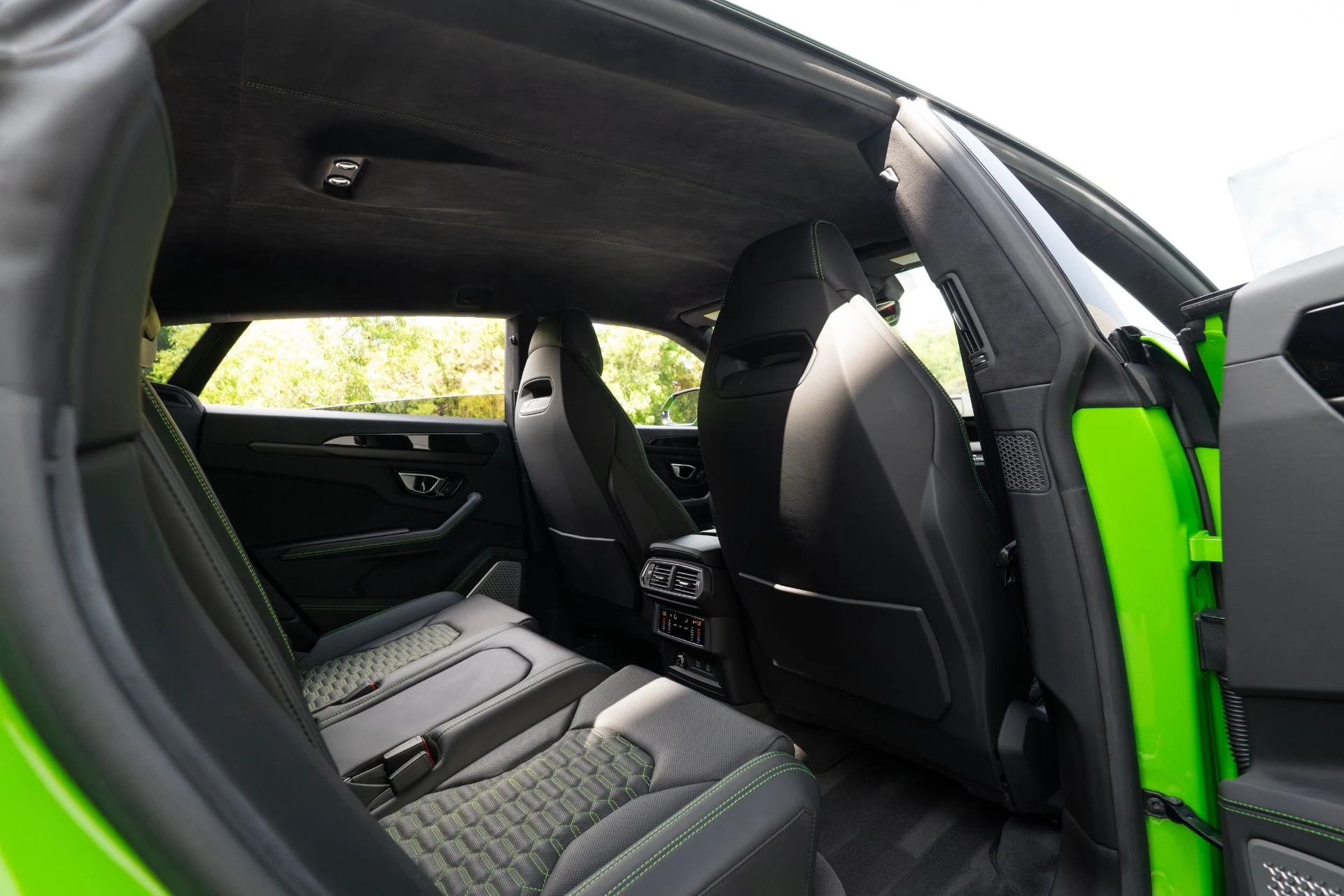 mph060_3362772840_Used_2023_Lamborghini_Urus_S_1758835388_1845bdb830