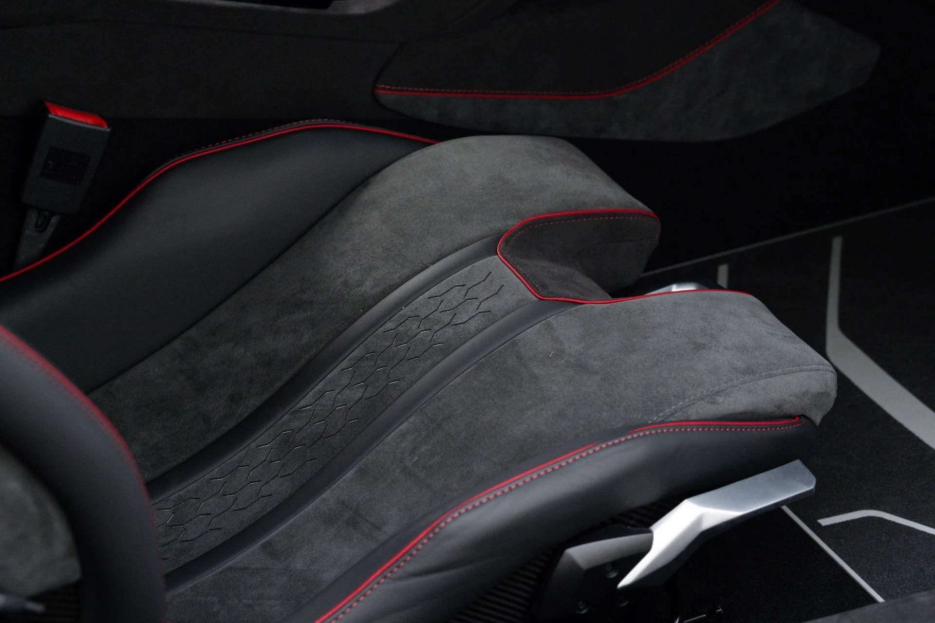 mph060_3381546778_Used_2024_Lamborghini_Huracan_Sterrato_1775279109_f74e460e20