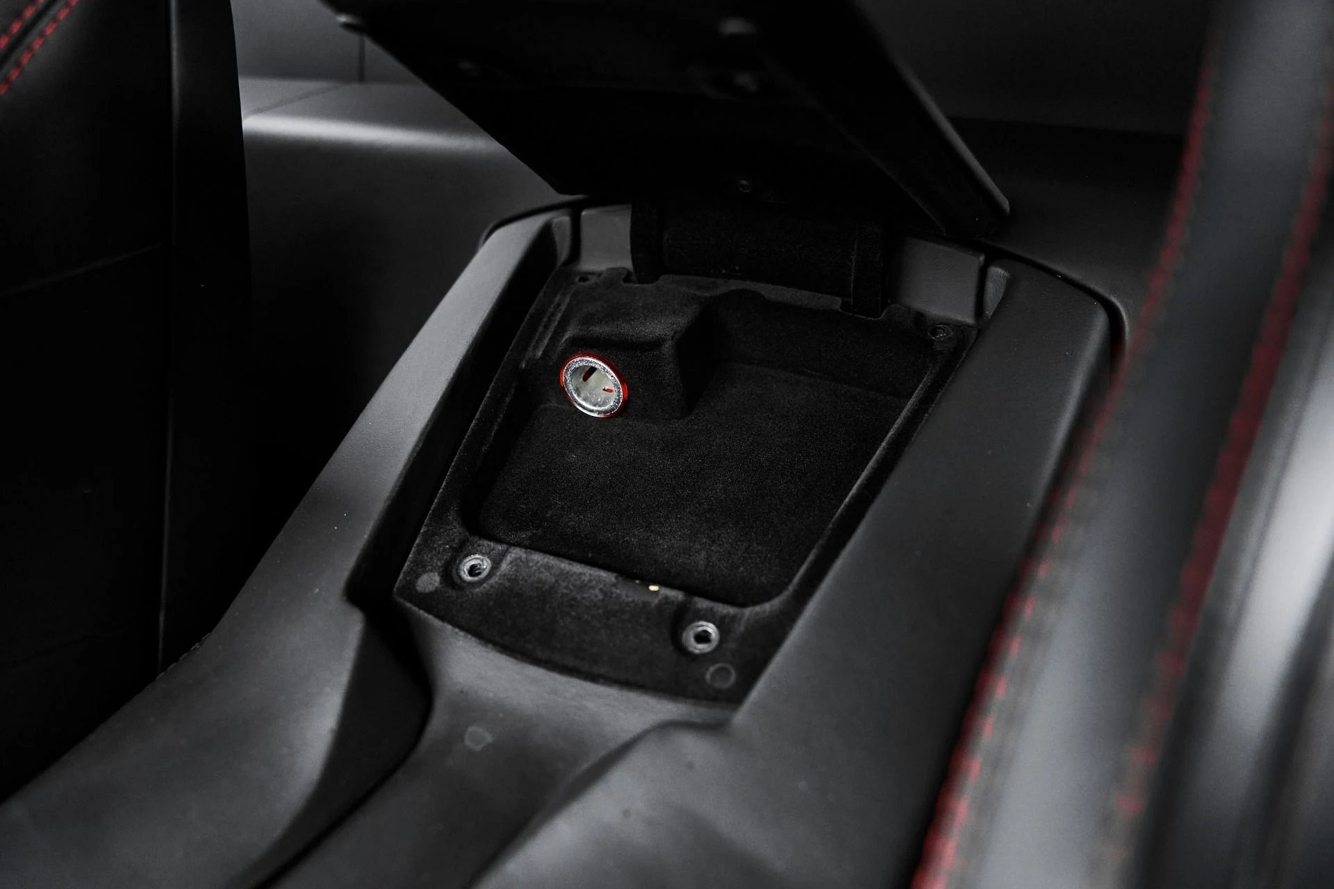 mph060_3398409508_Used_2018_Lamborghini_Aventador_S_Base_1775006933_1088e28ccd