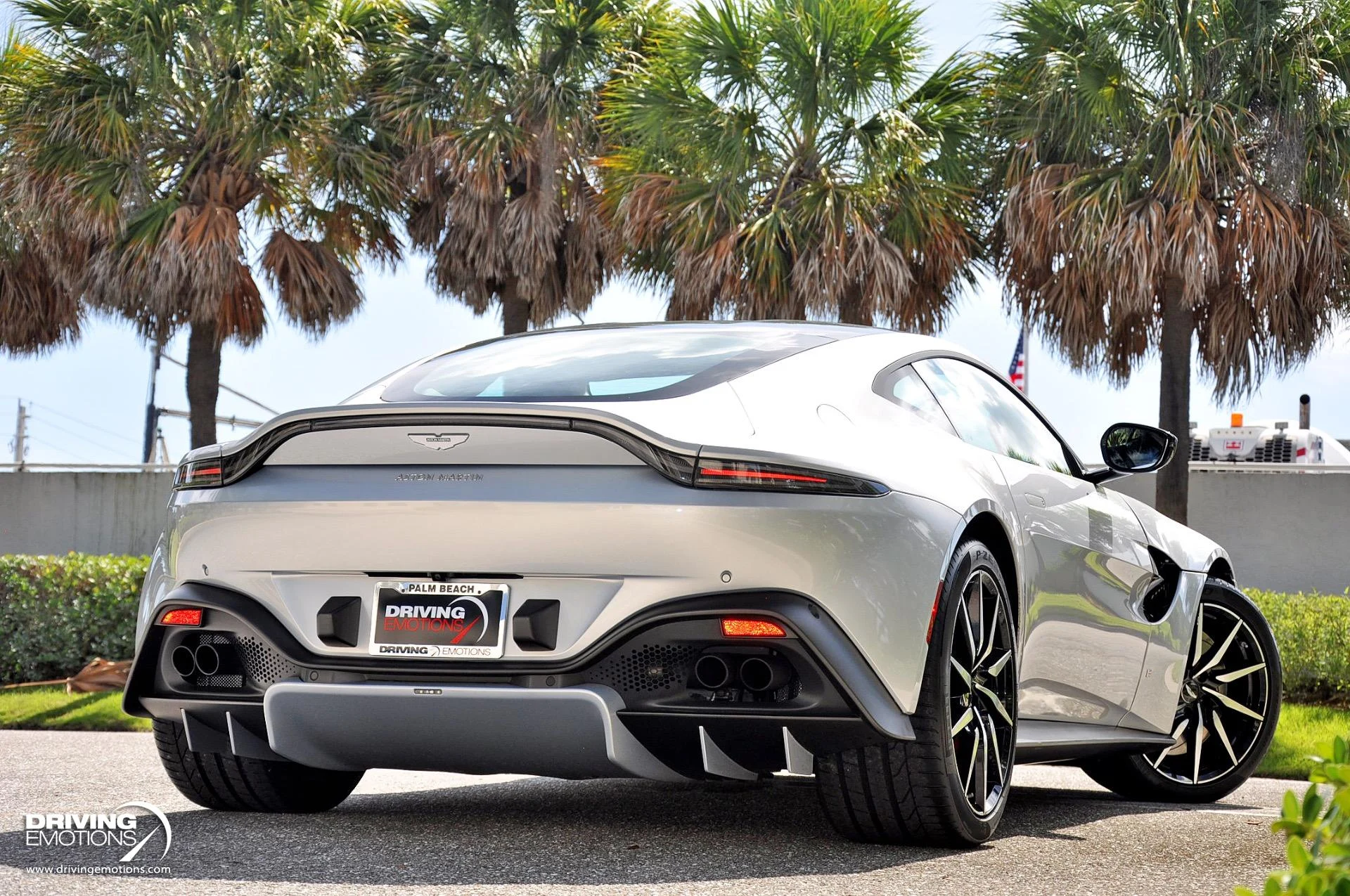 mph060_3416071376_880_p61_l_2453b0e5bc