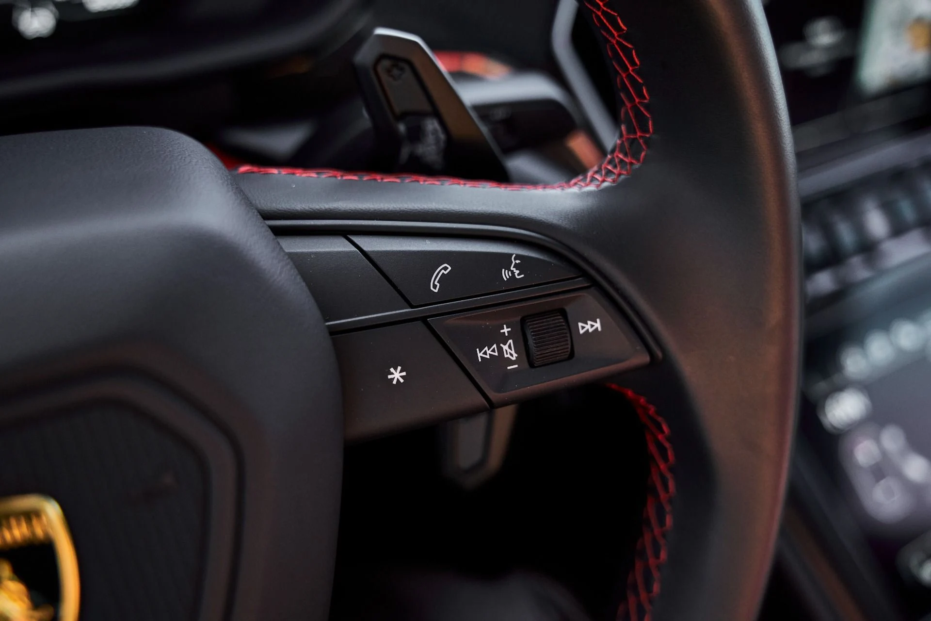mph060_3417206744_Used_2024_Lamborghini_Urus_S_1779209103_513bfdc728