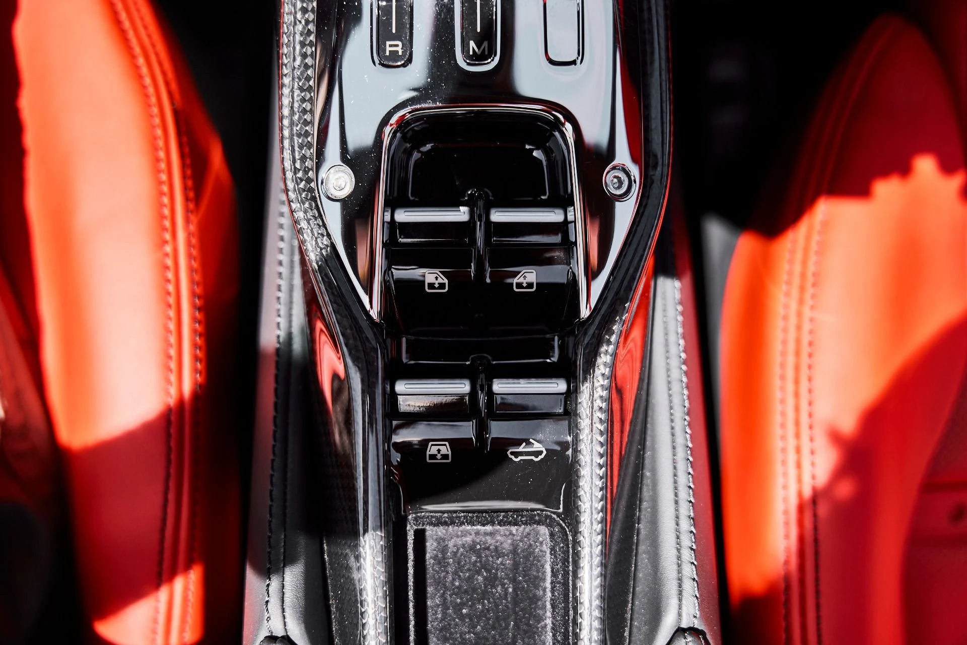 mph060_3418611673_Used_2024_Ferrari_SF_90_Spider_Base_1779382568_826b609399