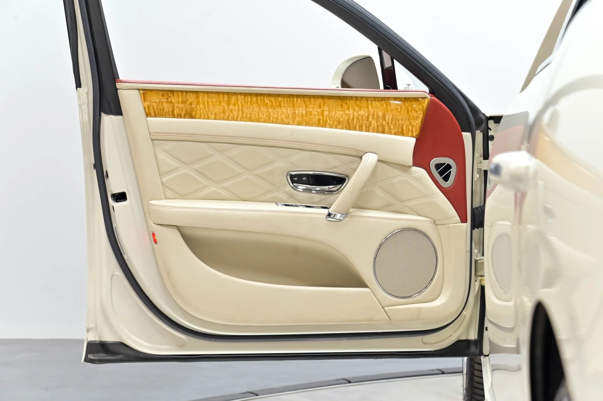 mph060_3447613025_Used_2016_Bentley_Flying_Spur_W12_1779838751_dbdc673377