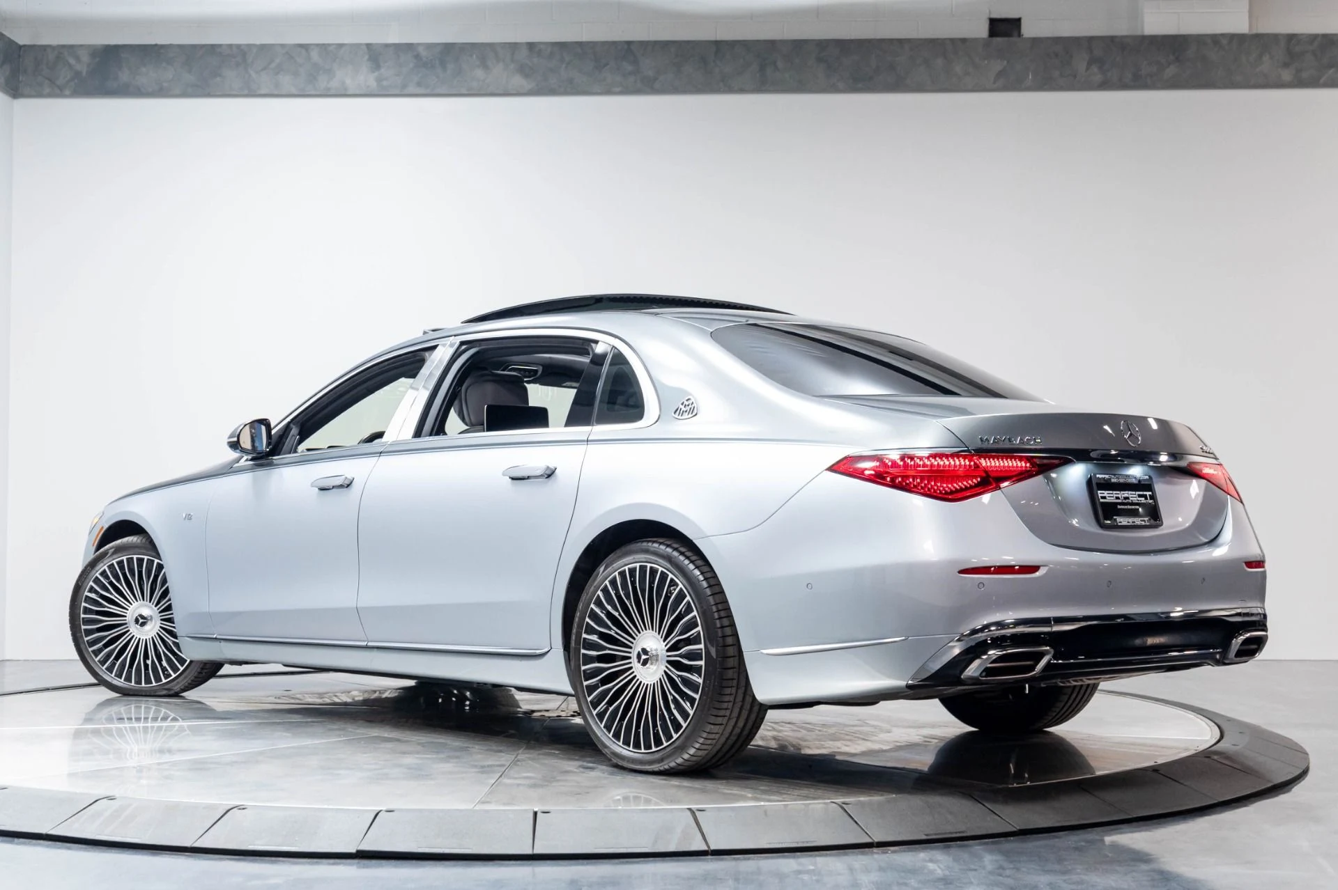 mph060_3473064306_Used_2024_Mercedes_Benz_S_Class_Maybach_S_680_4_MATIC_1777501614_ea785b9821