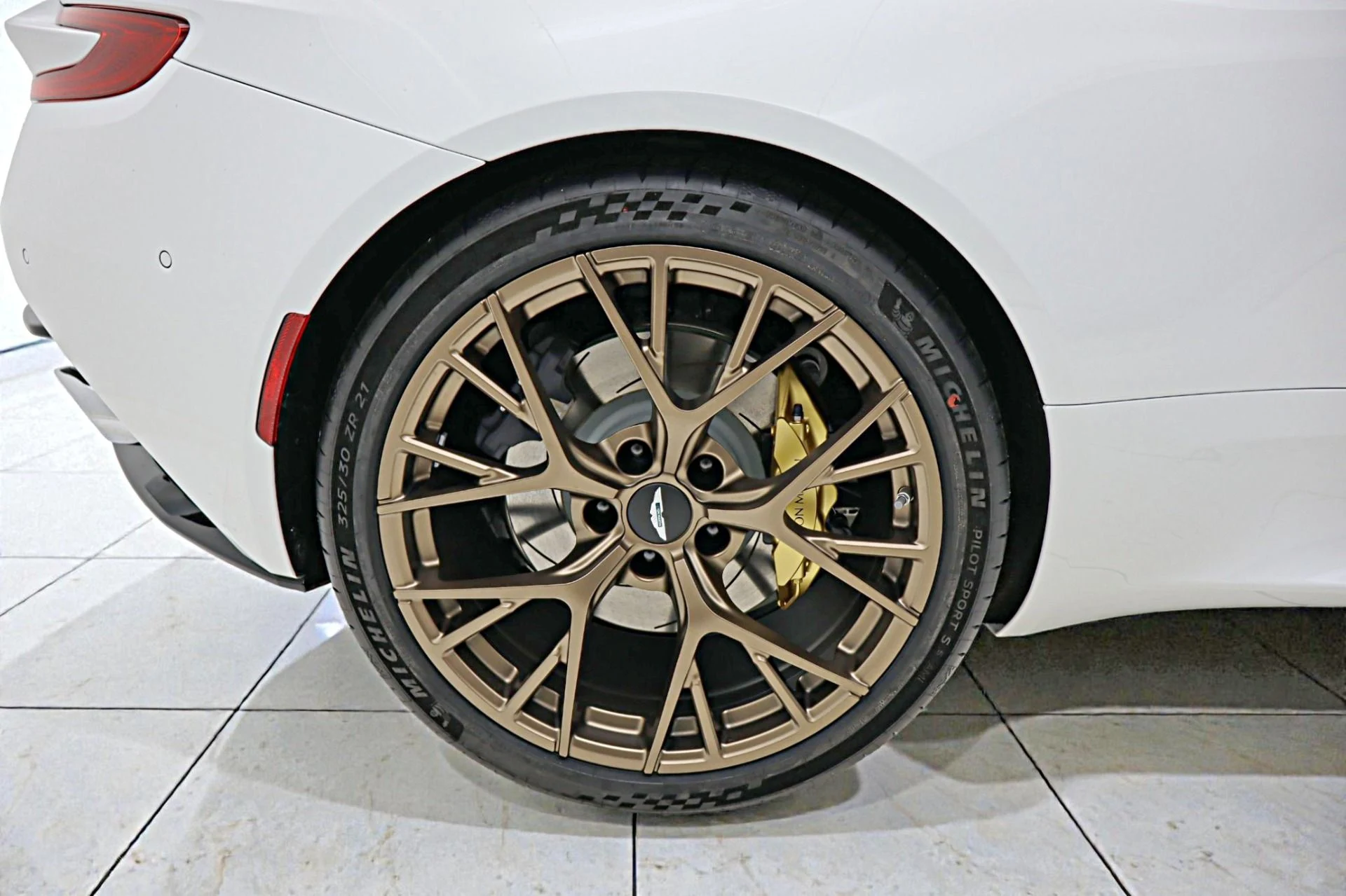 mph060_3480435983_New_2026_Aston_Martin_DB_12_Volante_b4819c0f64