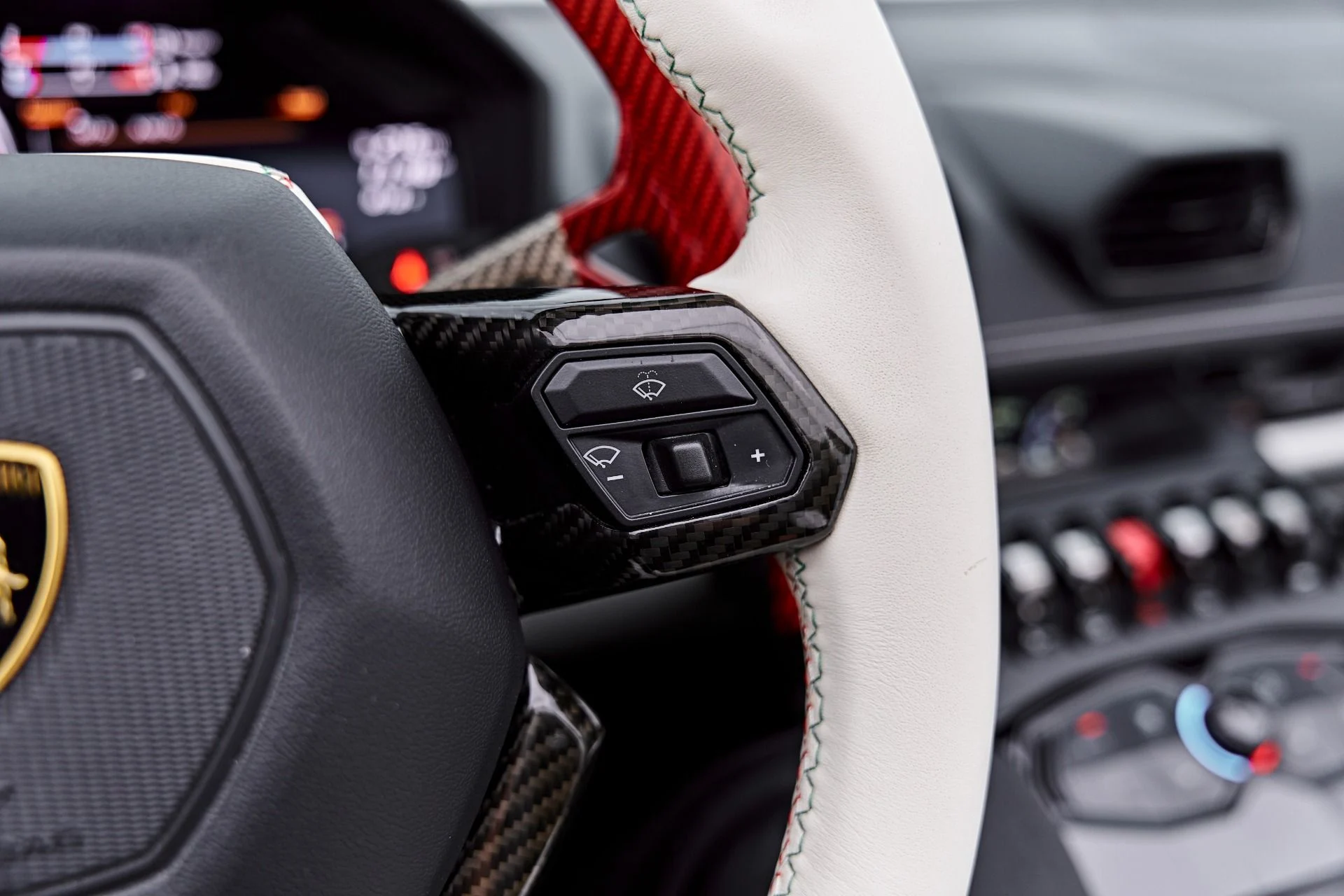mph060_3487865938_Used_2017_Lamborghini_Huracan_1786741844_e51ea529e7