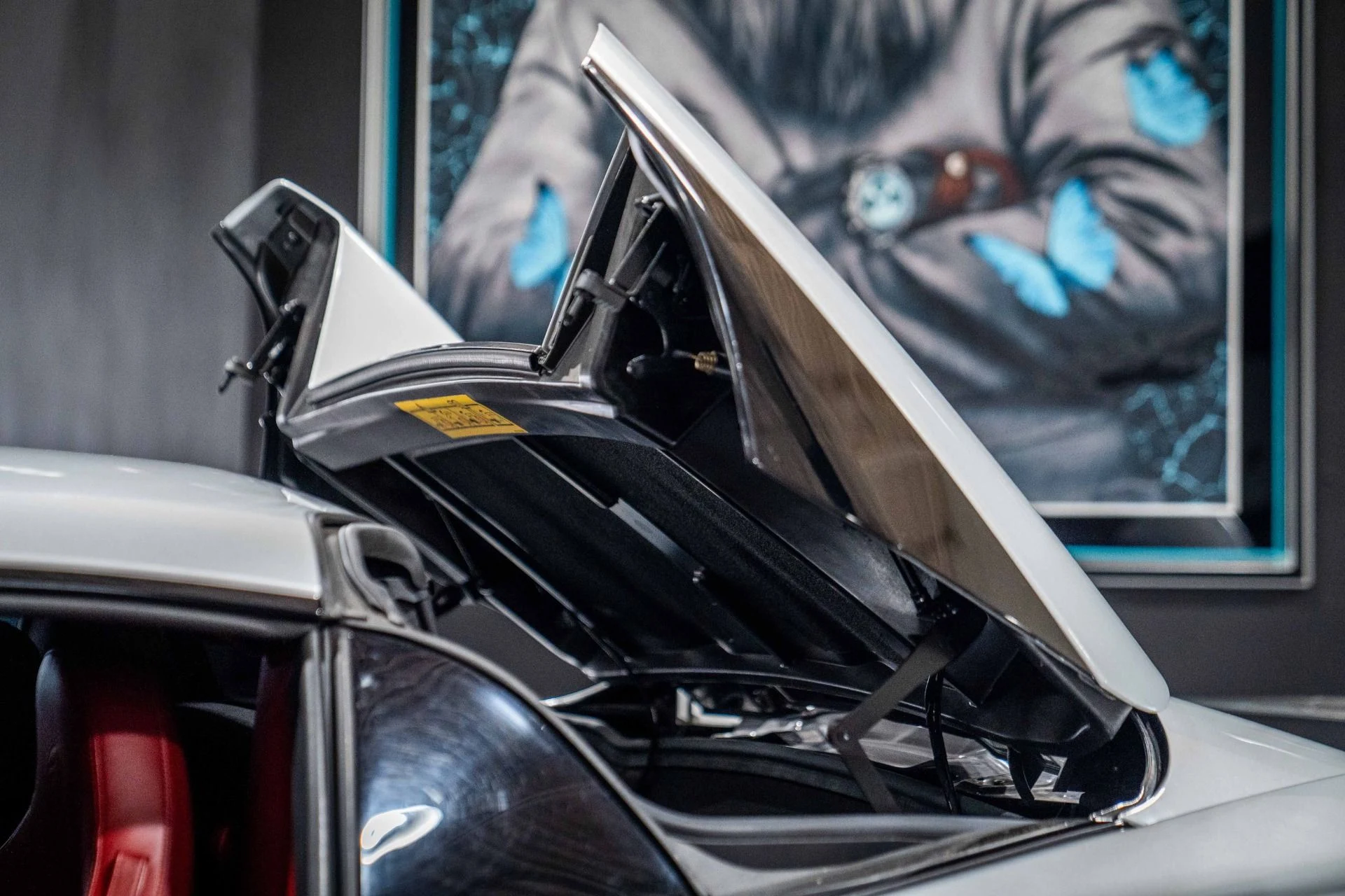 mph060_349276_Used_2018_Mc_Laren_570_S_Spider_Loaded_Spec_Larini_exhaust_1765469076_862dbbefe5