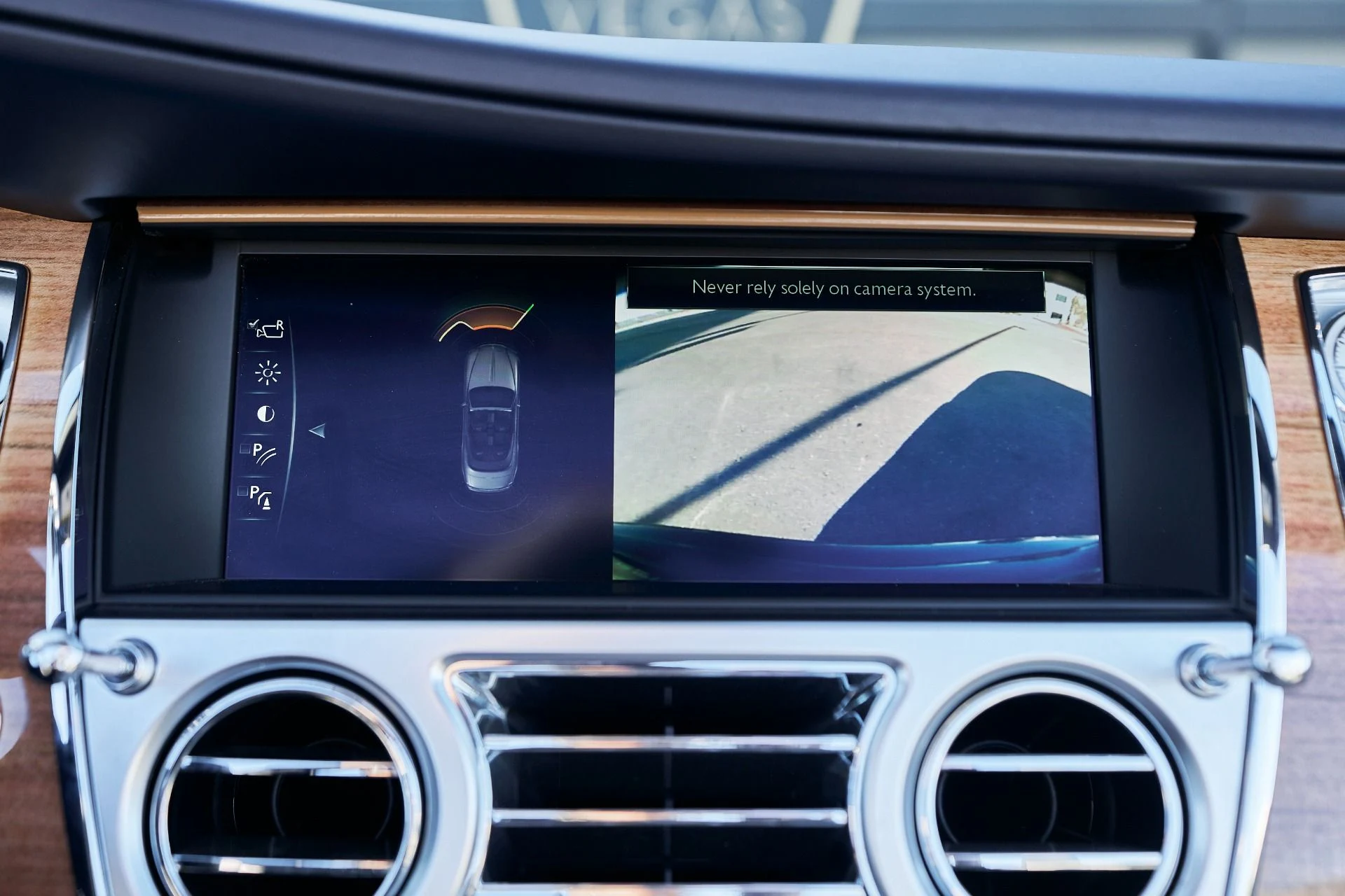 mph060_3534817131_Used_2018_Rolls_Royce_Dawn_1764124456_e7f2902961