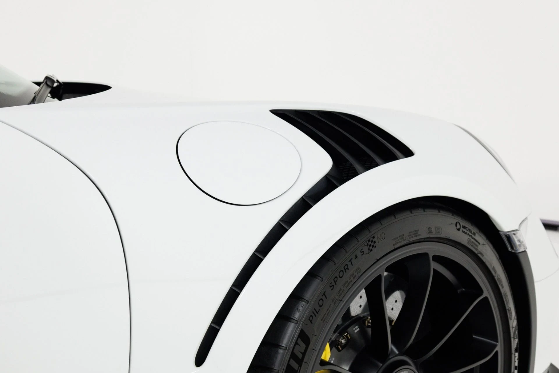 mph060_3539191101_Used_2016_Porsche_911_GT_3_RS_1775150693_1f8f35a0d5