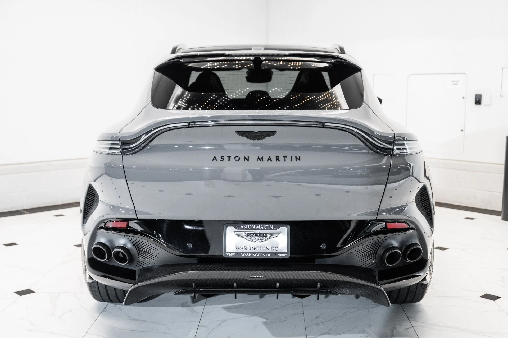 mph060_3552377802_Used_2023_Aston_Martin_DBX_707_1744811439_2265b2caca
